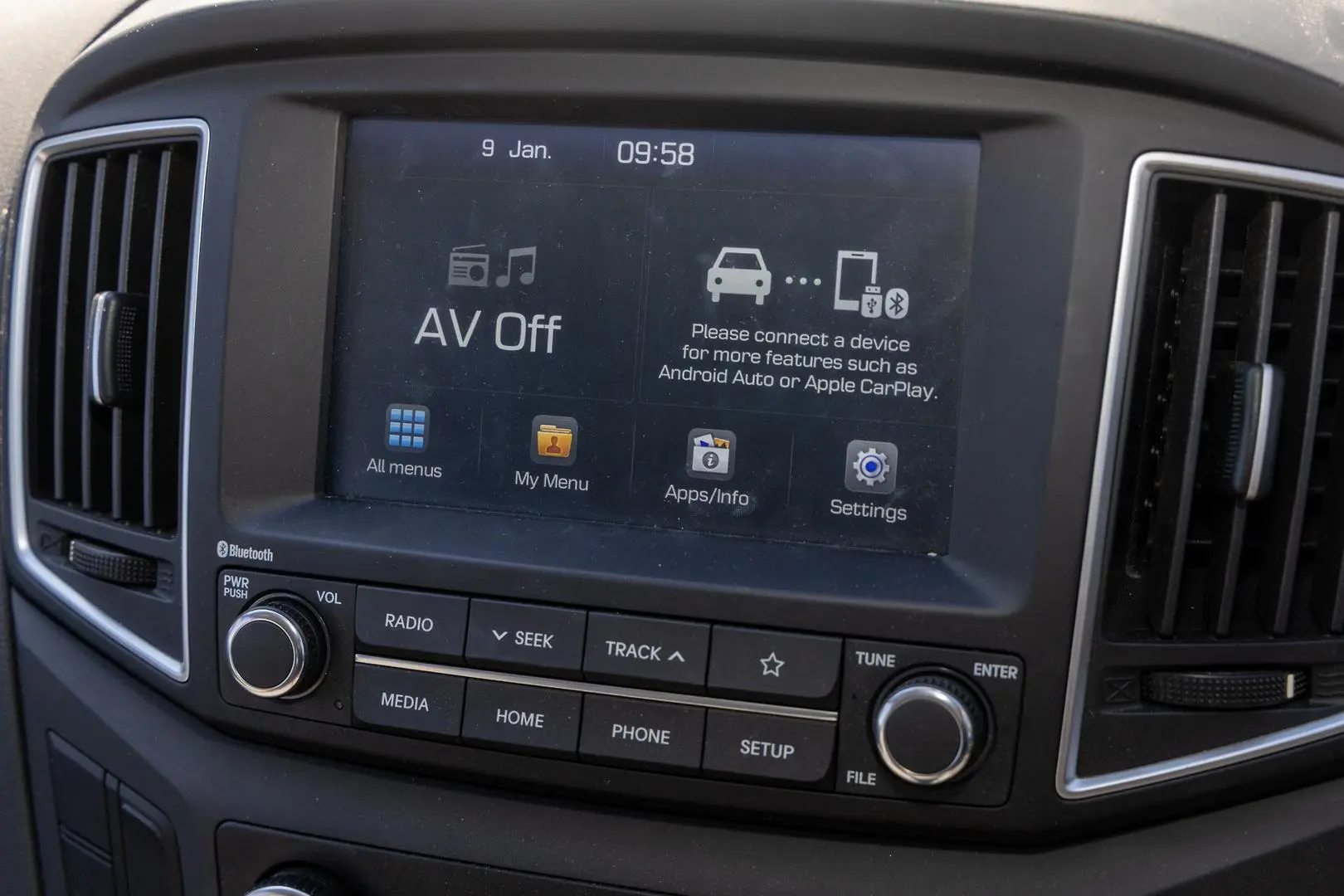 2020 Hyundai iLoad Gallery Image 14