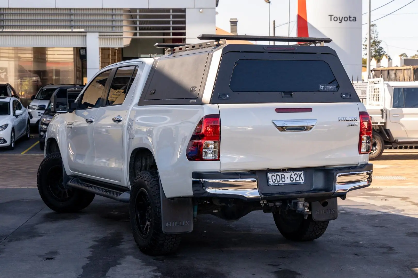 2017 Toyota Hilux Gallery Image 2