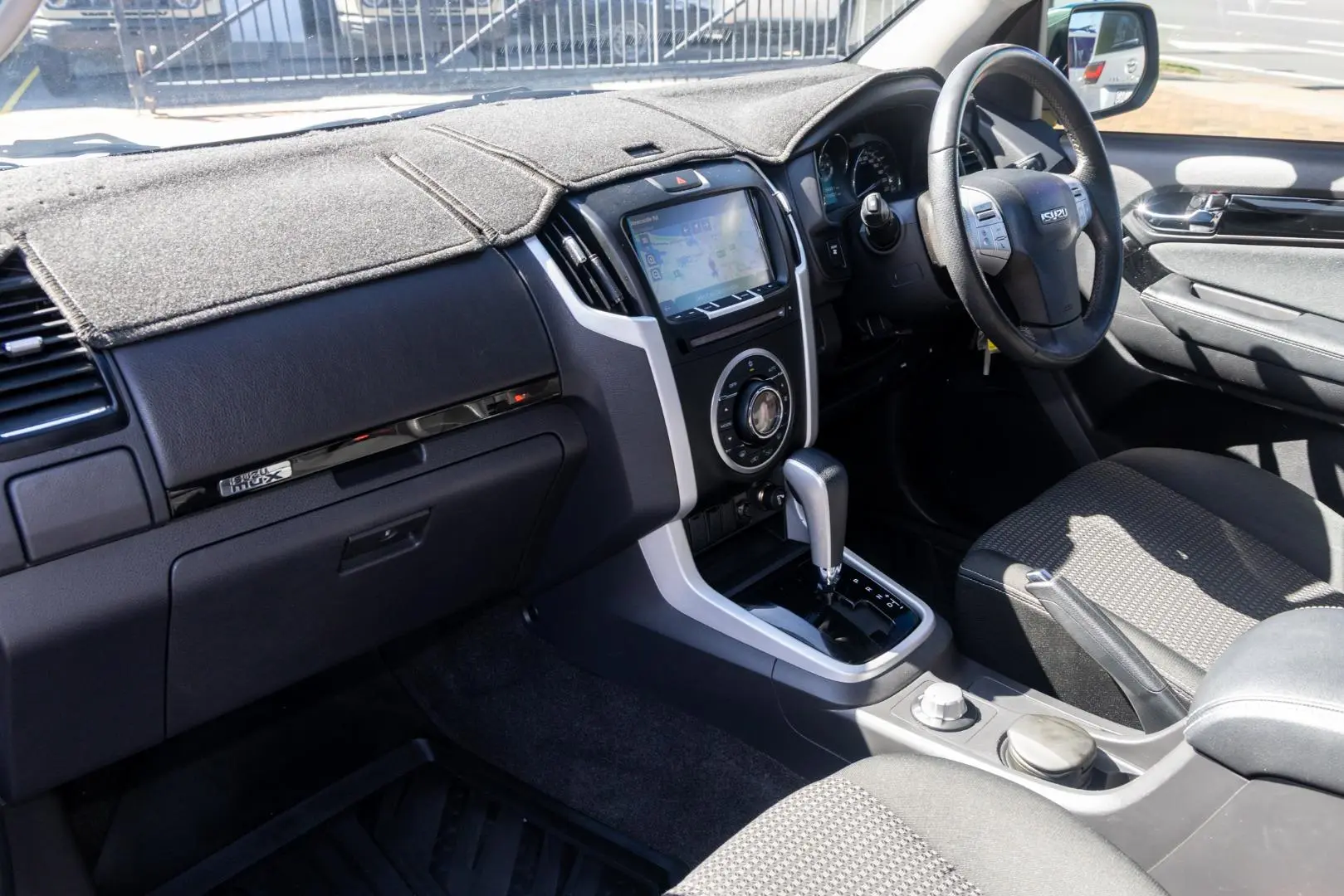 2020 Isuzu MU-X Gallery Image 8