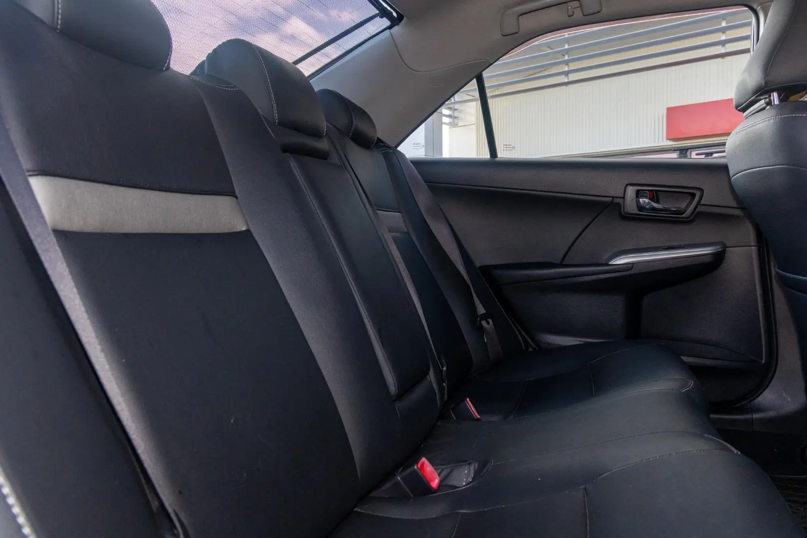 2014 Toyota Camry Gallery Image 9