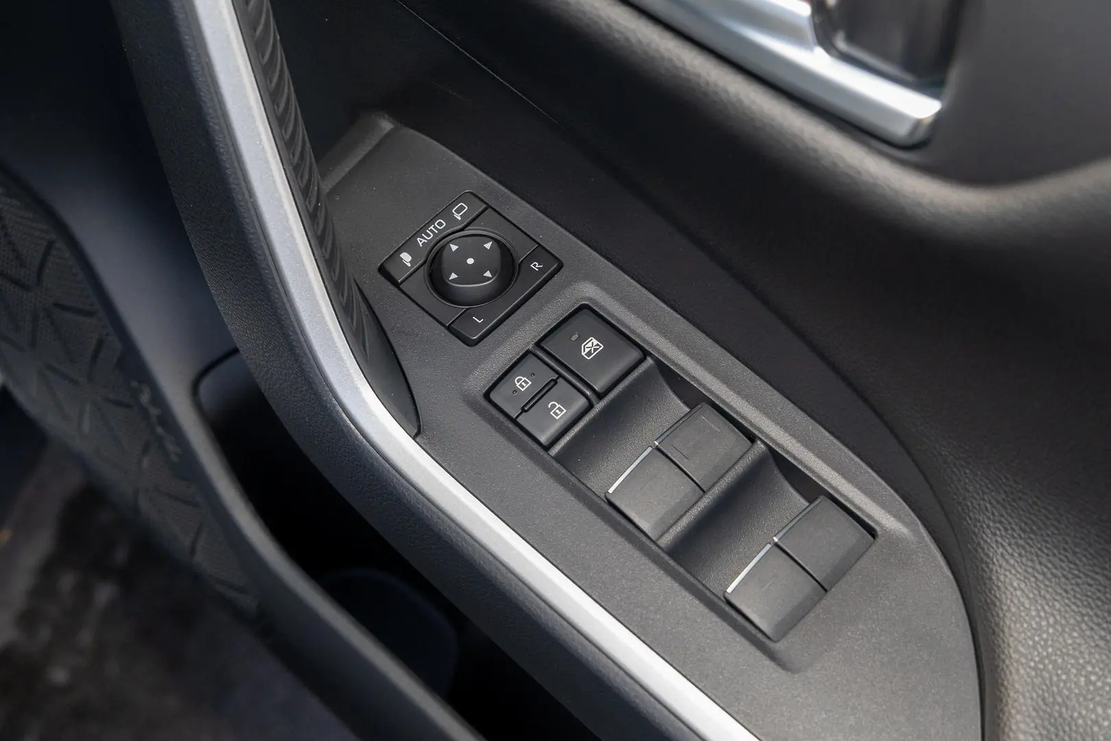 2025 Toyota RAV4 Gallery Image 18