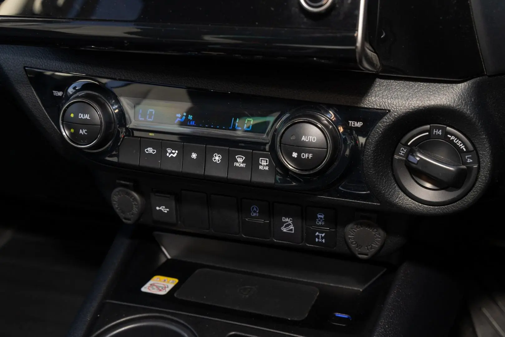 2025 Toyota Hilux Gallery Image 16