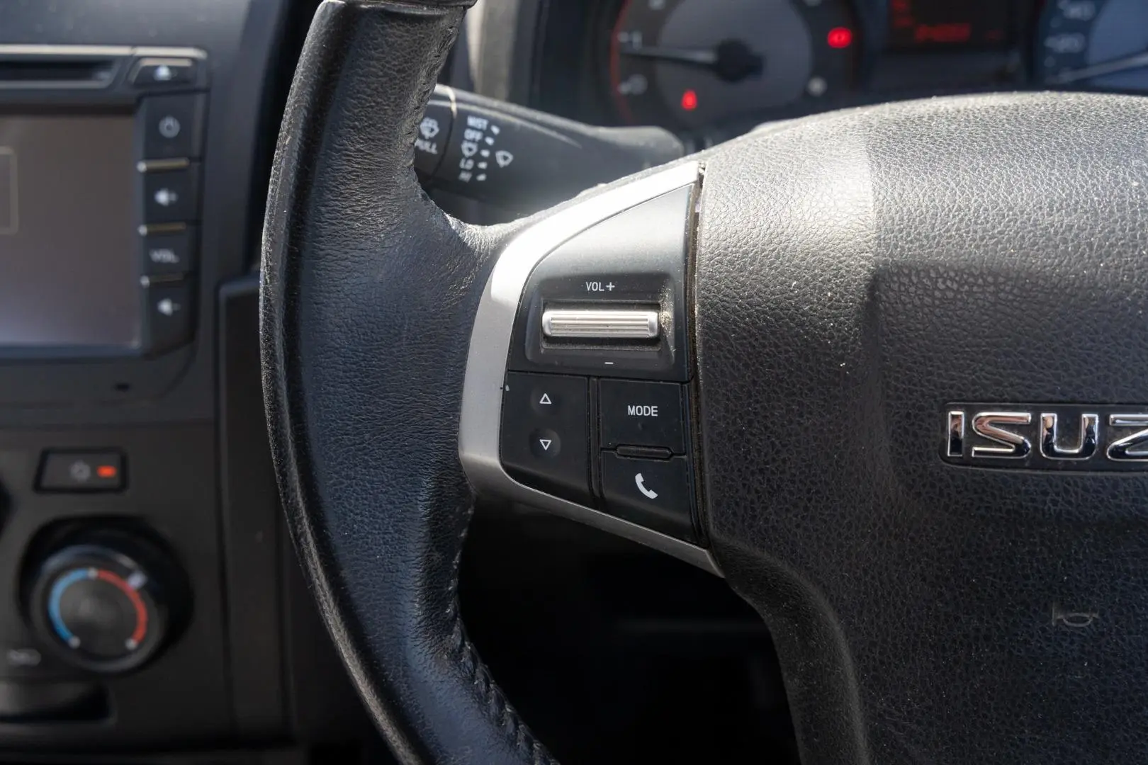 2019 Isuzu D-MAX Gallery Image 11