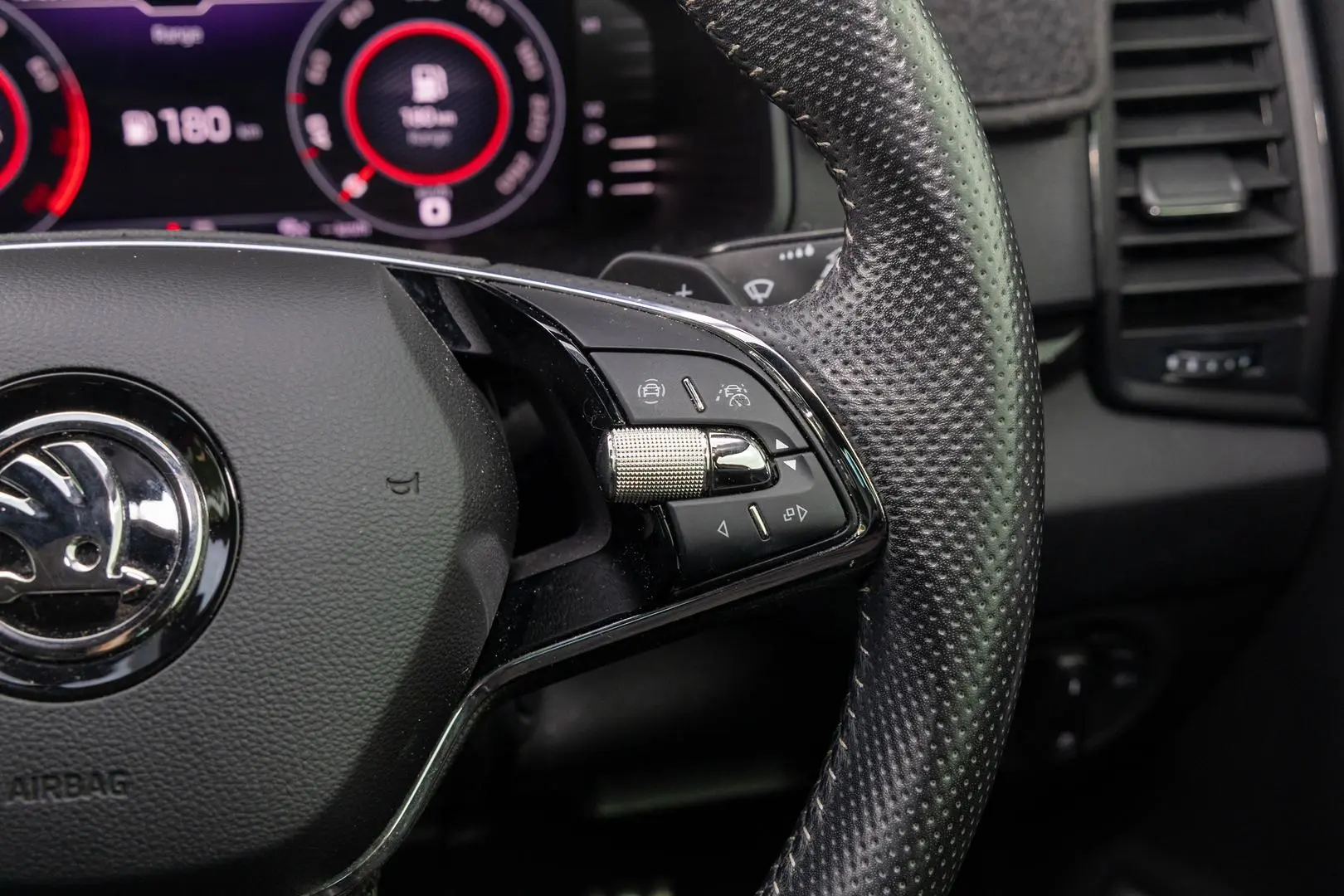 2020 SKODA Karoq Gallery Image 12