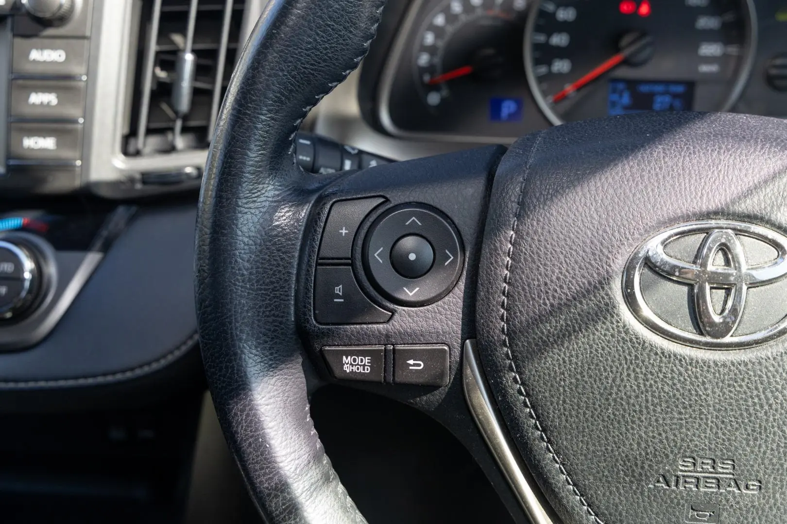 2015 Toyota RAV4 Gallery Image 11