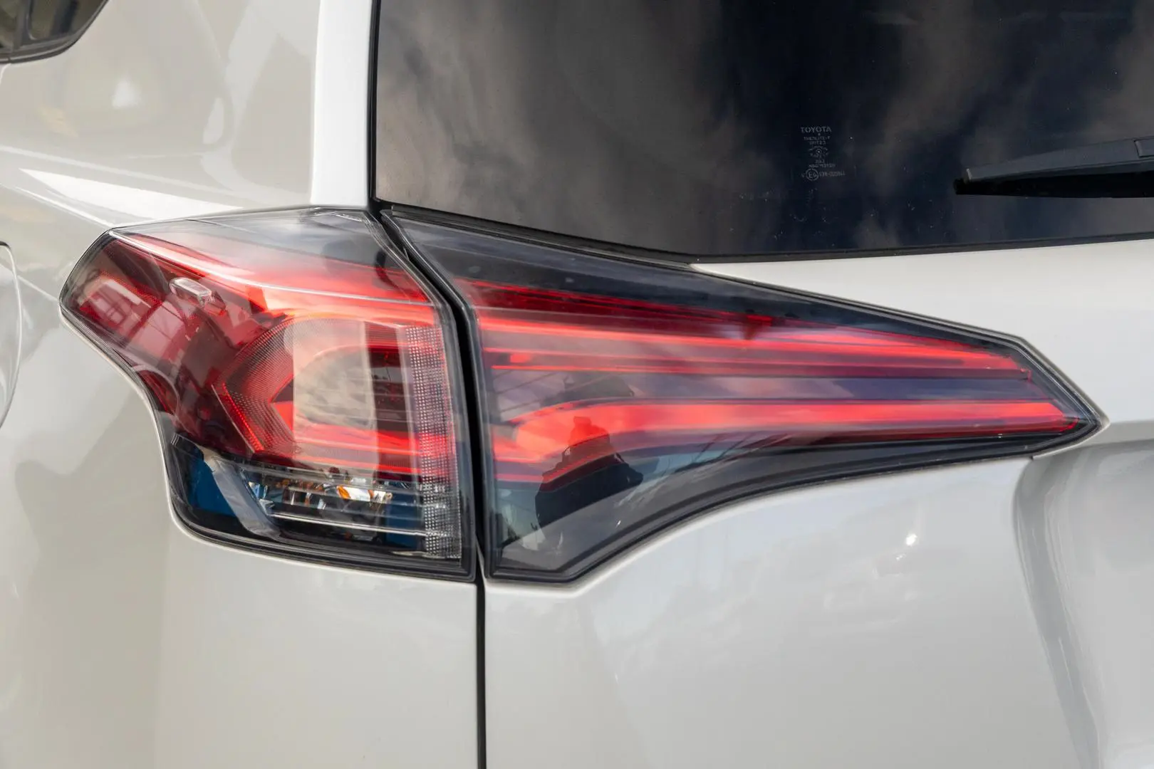 2017 Toyota RAV4 Gallery Image 20