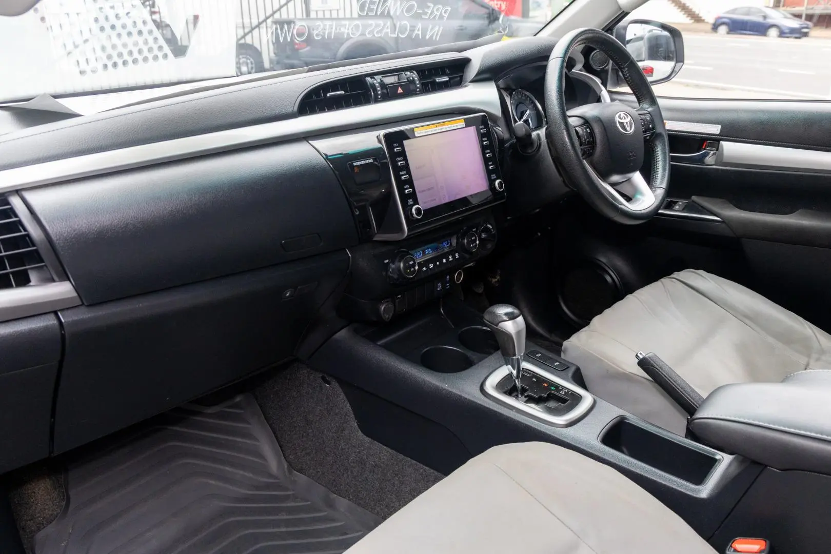 2023 Toyota Hilux Gallery Image 8