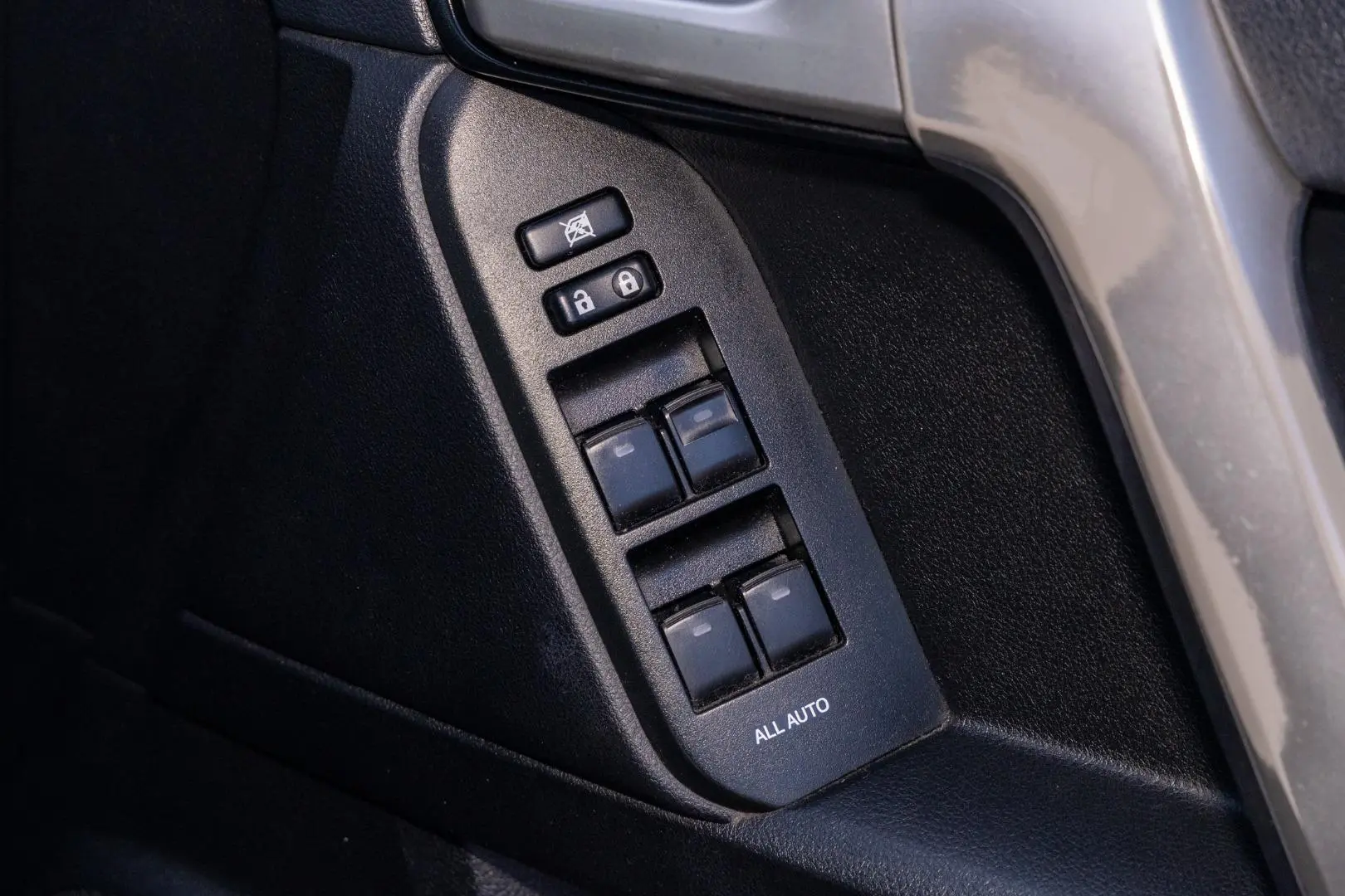 2018 Toyota Landcruiser Prado Gallery Image 18