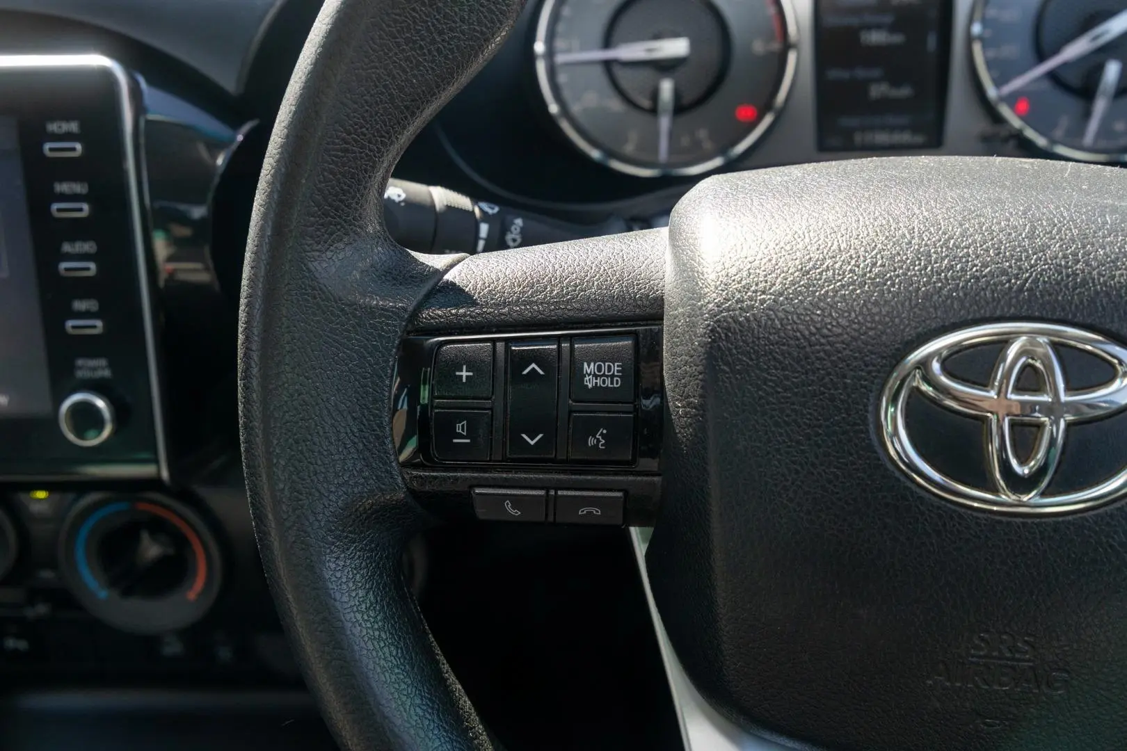 2022 Toyota Hilux Gallery Image 11