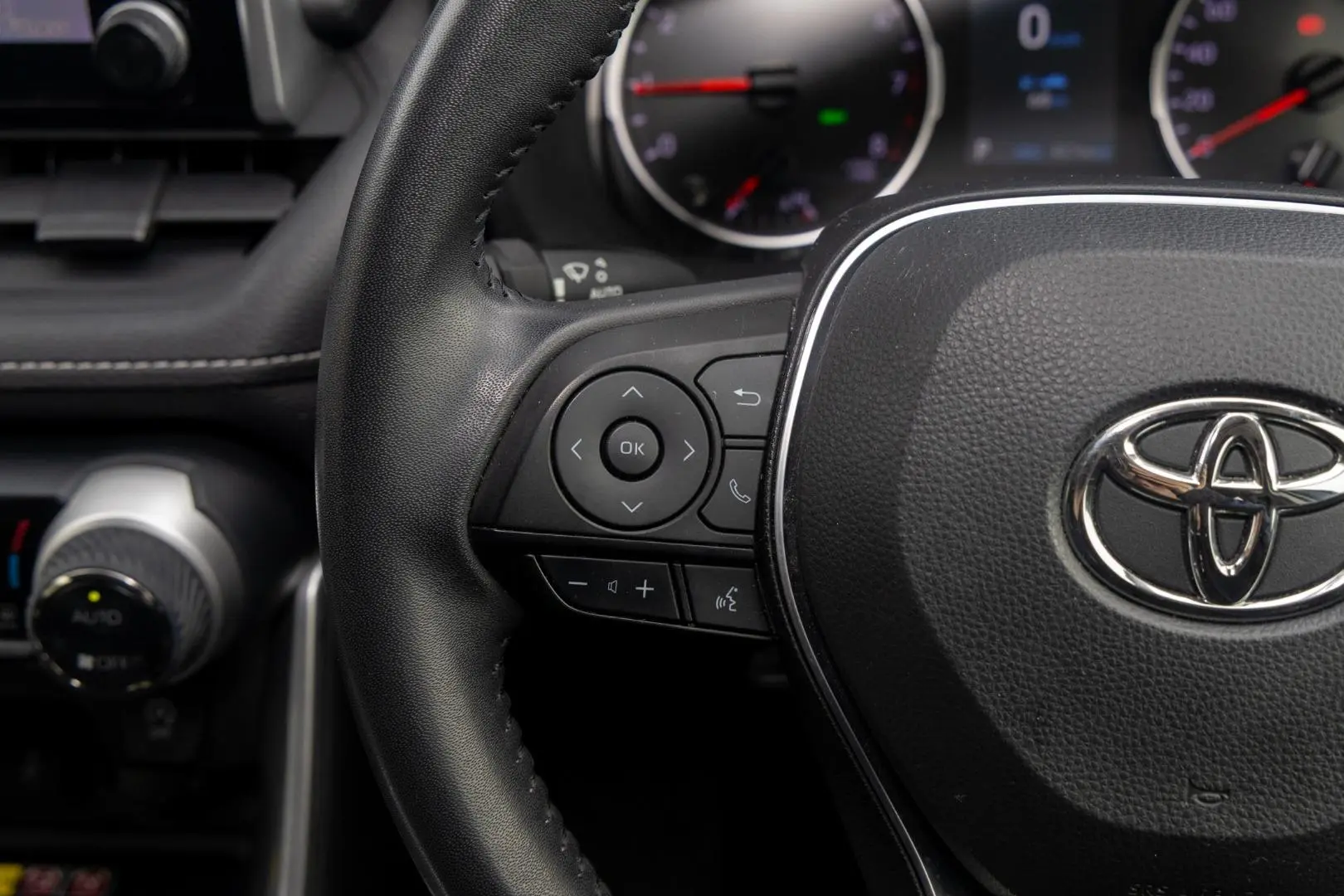 2022 Toyota RAV4 Gallery Image 11