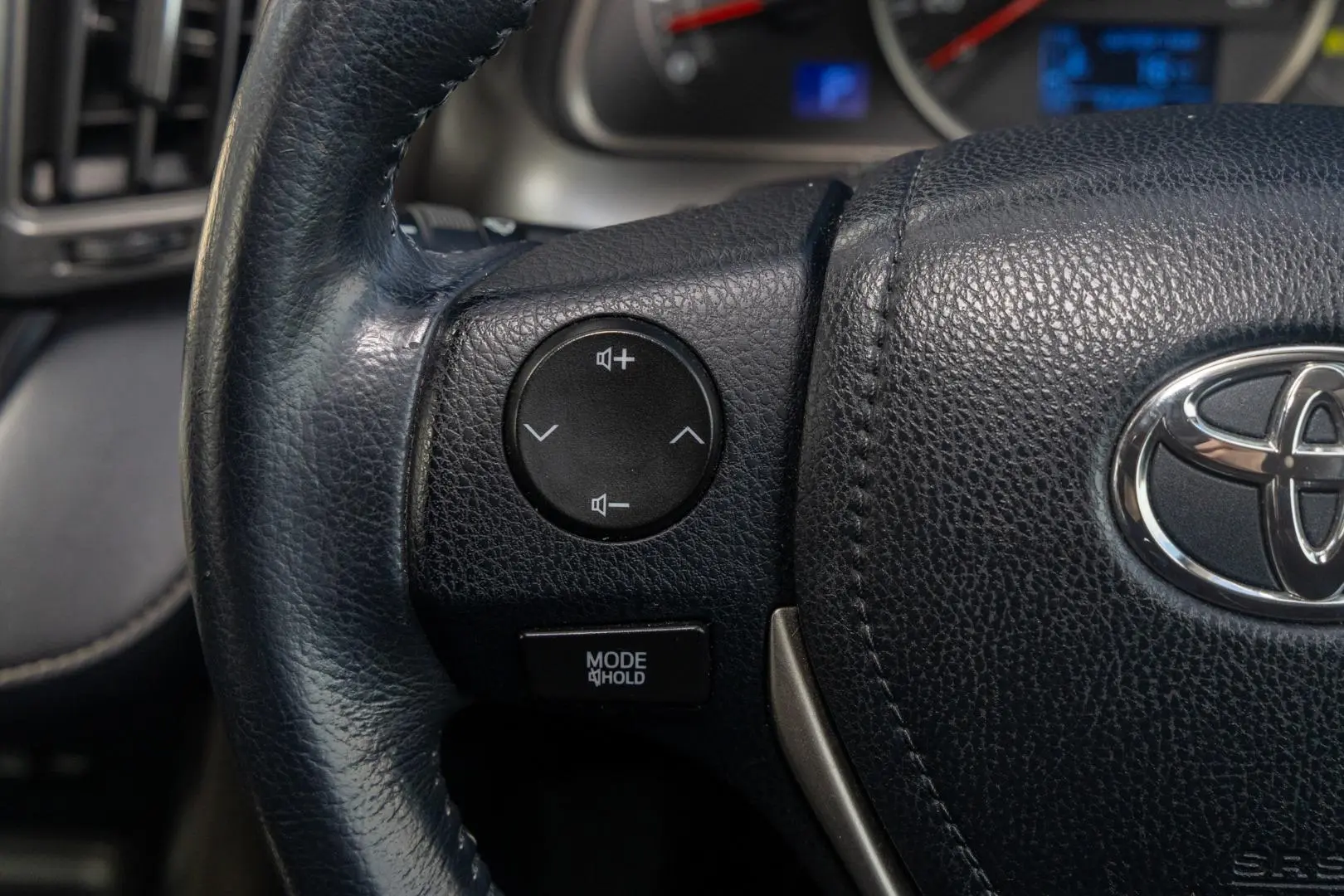 2013 Toyota RAV4 Gallery Image 11