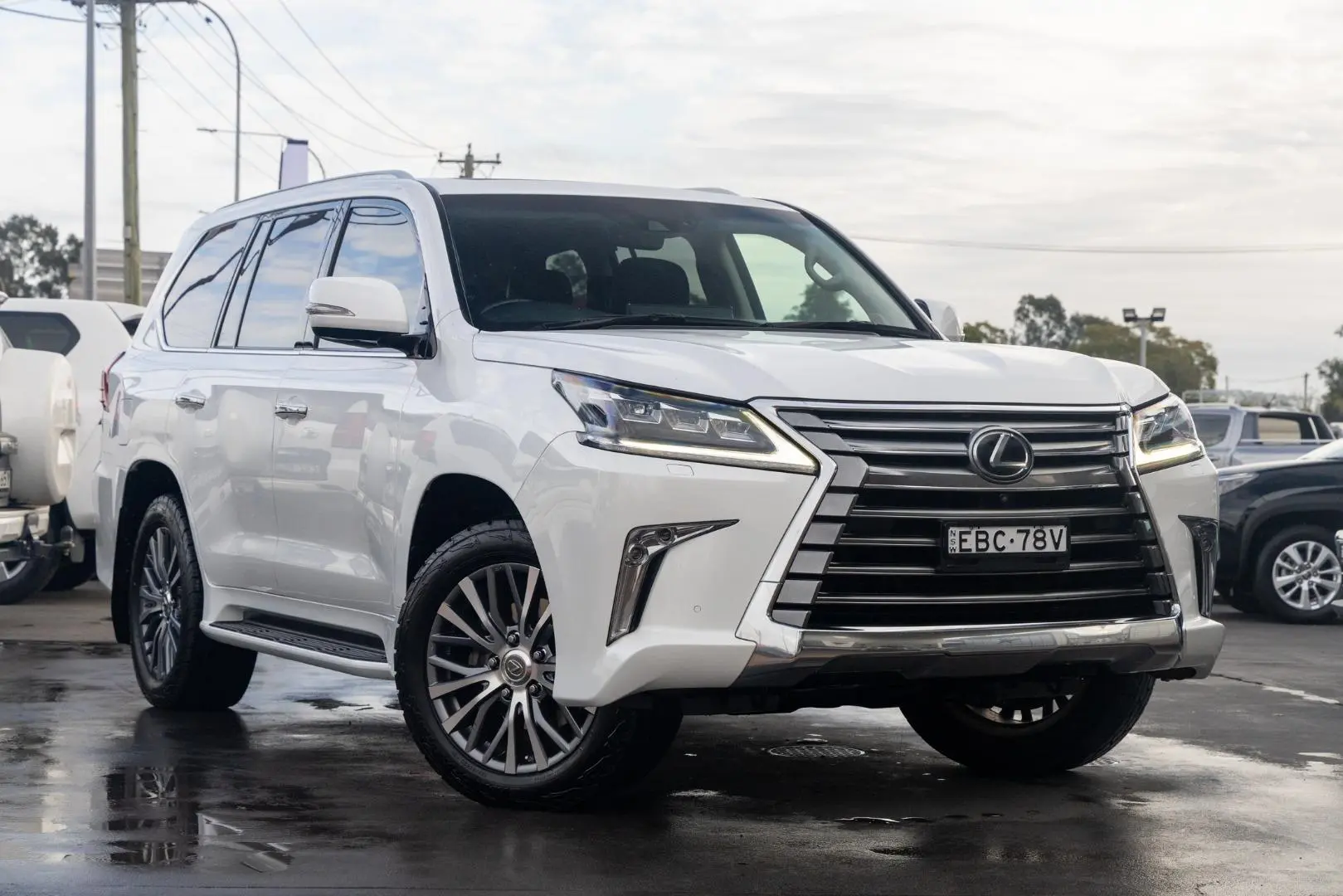 2017 Lexus LX Gallery Image 1