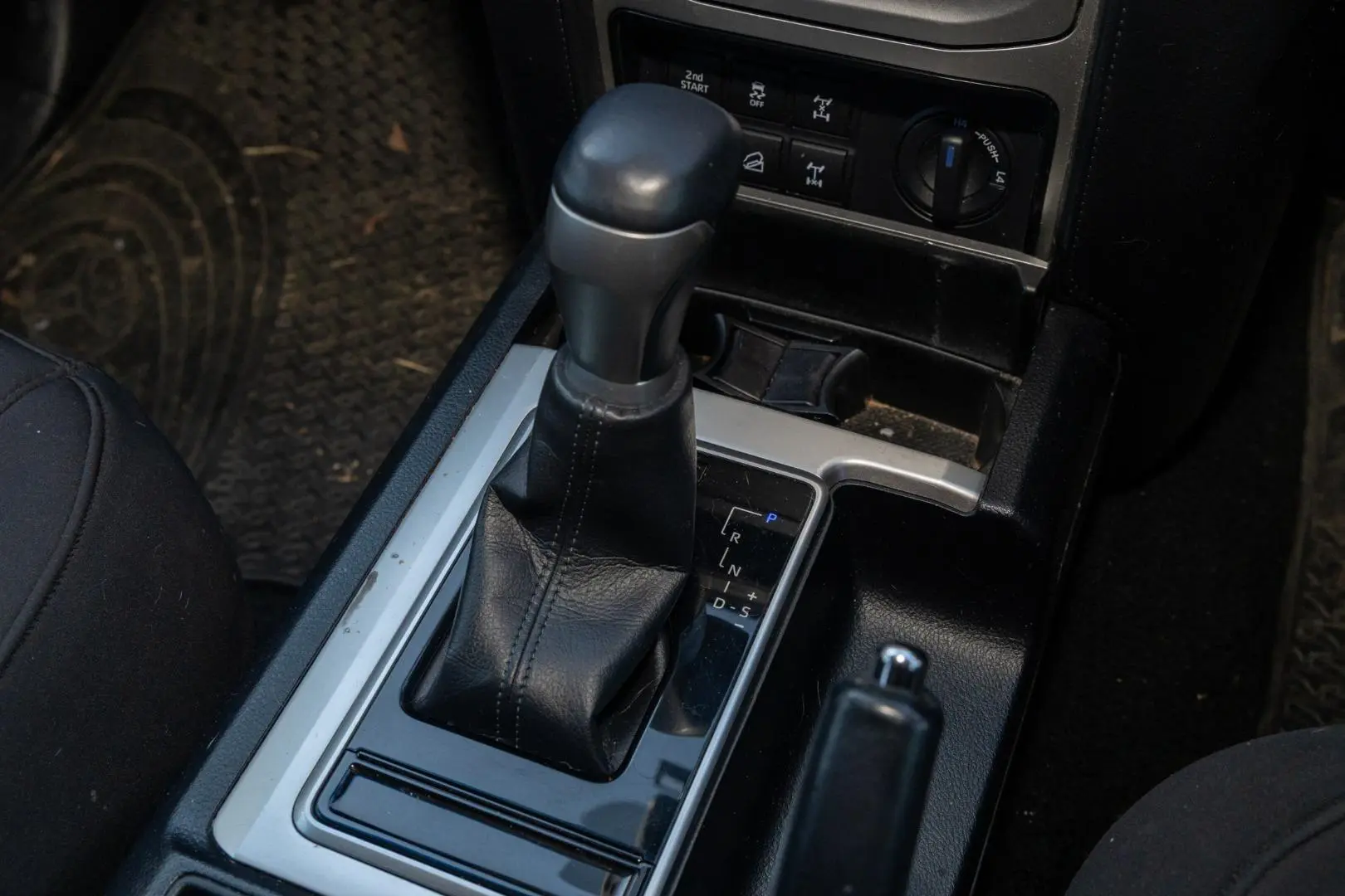 2022 Toyota Landcruiser Prado Gallery Image 17