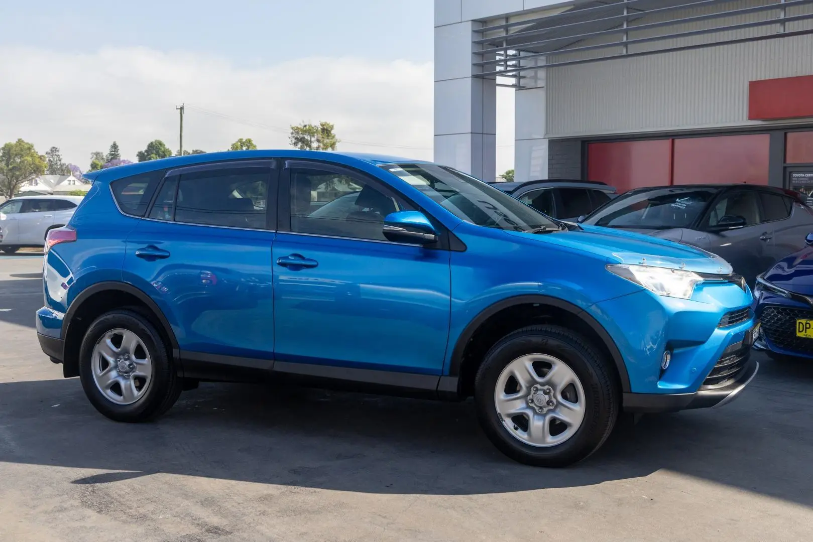2017 Toyota RAV4 Gallery Image 3