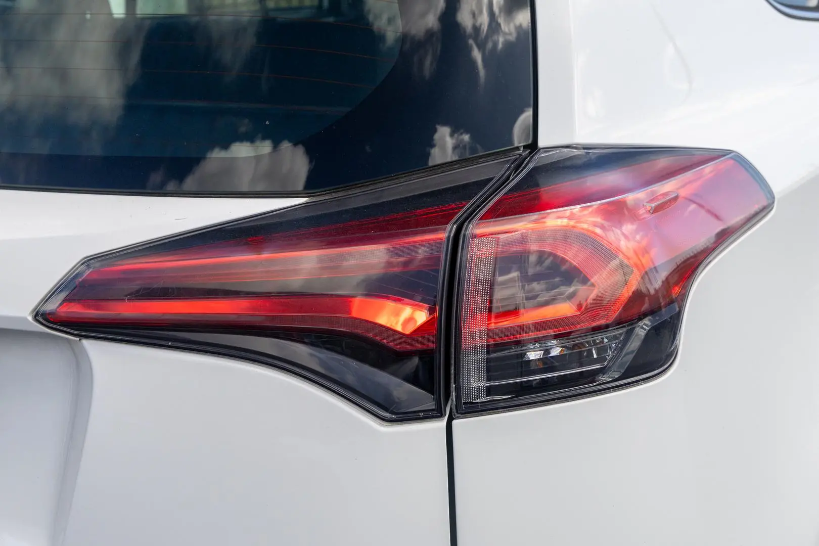 2018 Toyota RAV4 Gallery Image 20