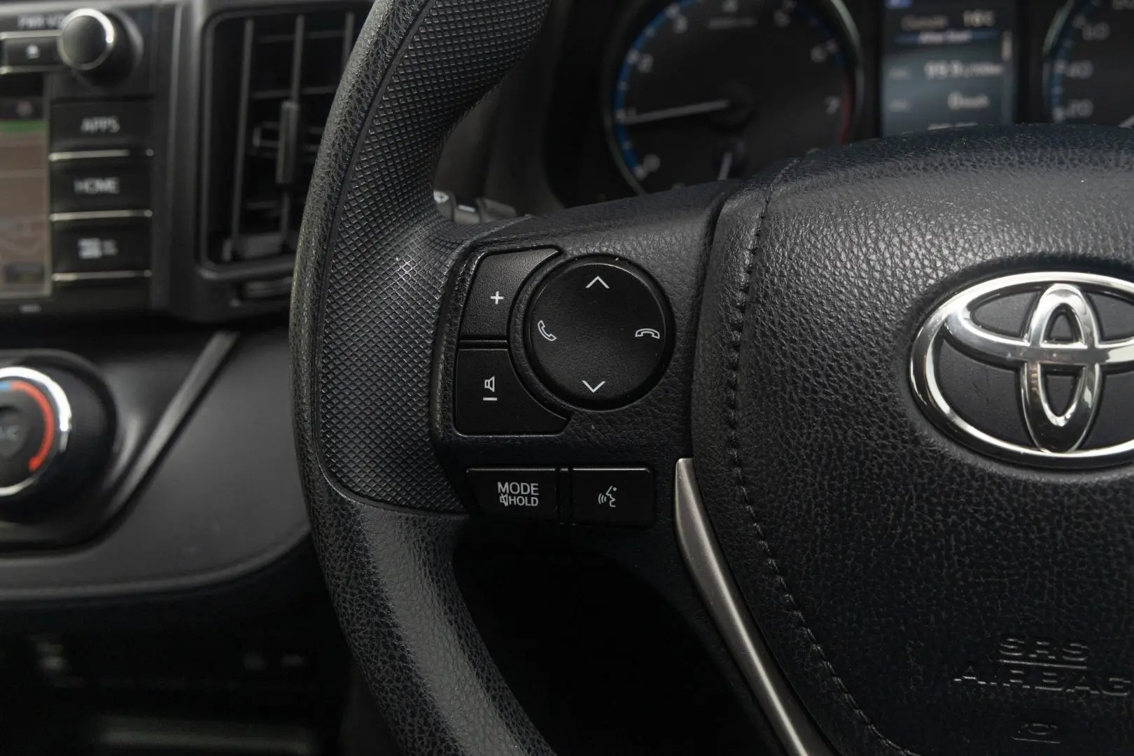 2017 Toyota RAV4 Gallery Image 11