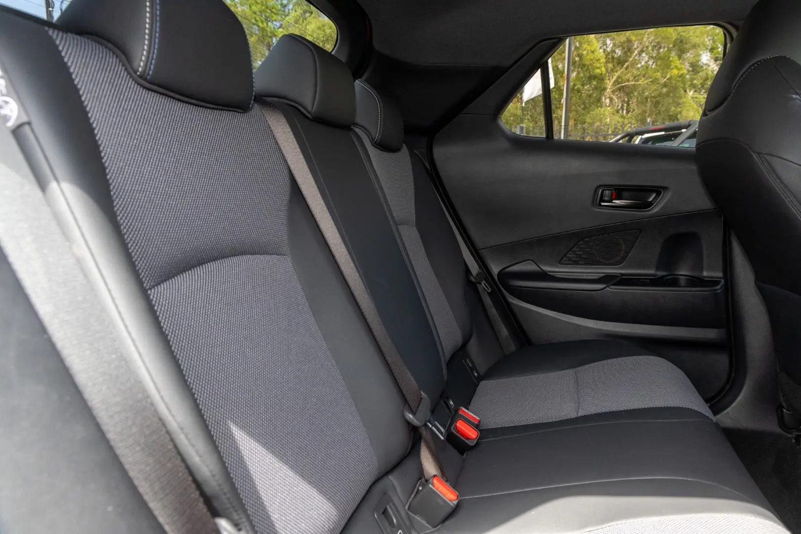 2025 Toyota C-HR Gallery Image 9