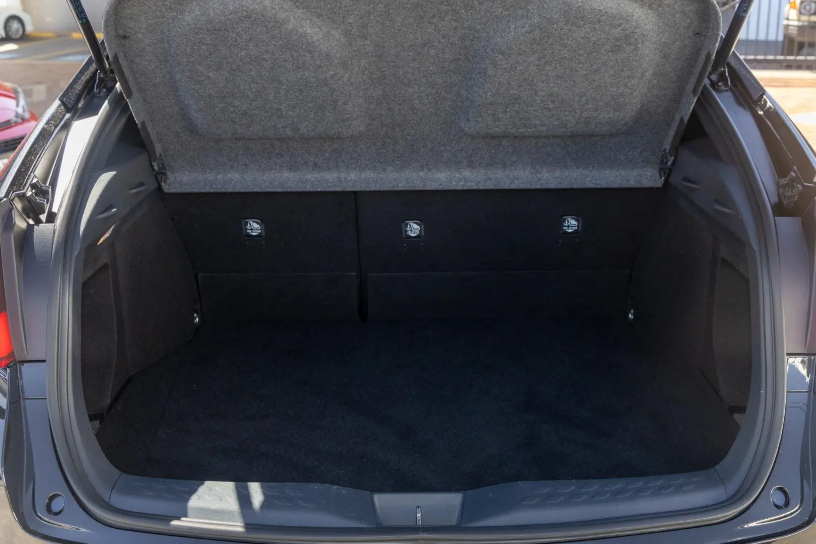 2023 Toyota C-HR Gallery Image 19