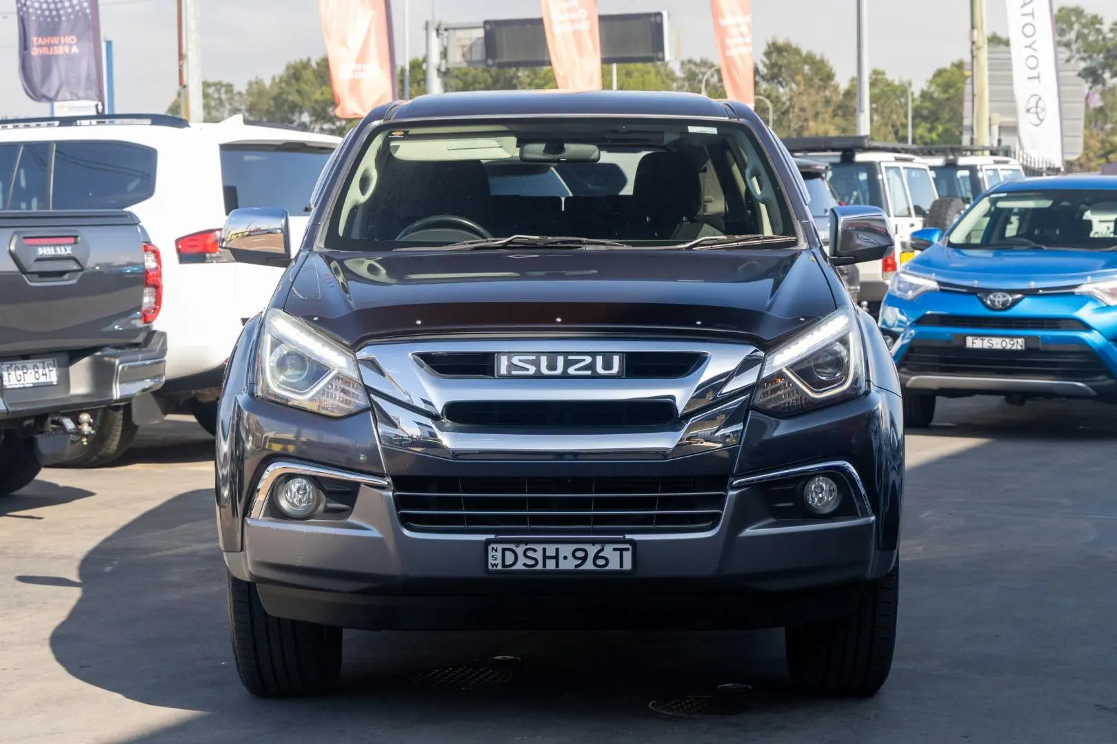 2017 Isuzu MU-X Gallery Image 4