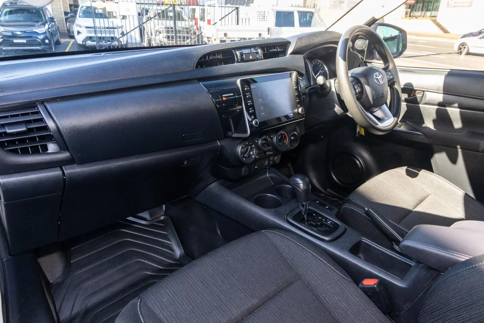2022 Toyota Hilux Gallery Image 8