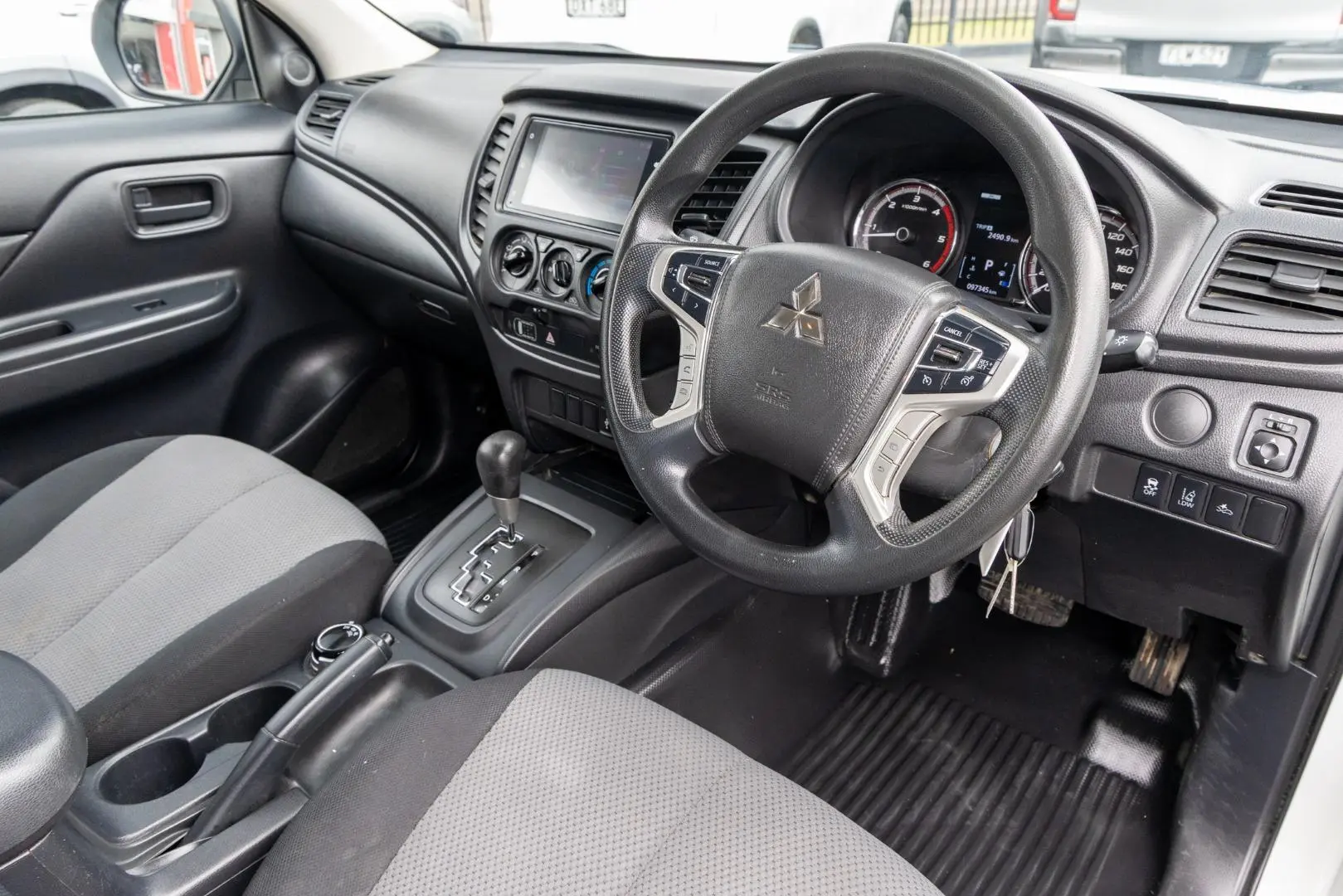 2023 Mitsubishi Triton Gallery Image 7