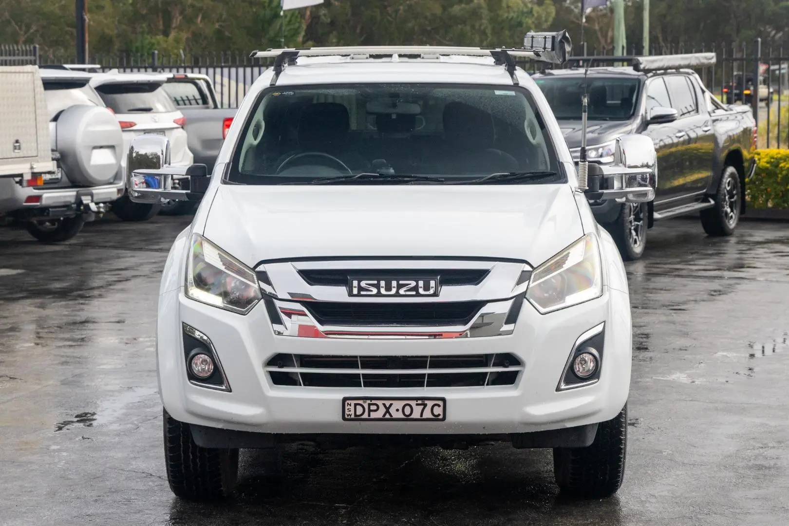 2017 Isuzu D-MAX Gallery Image 4