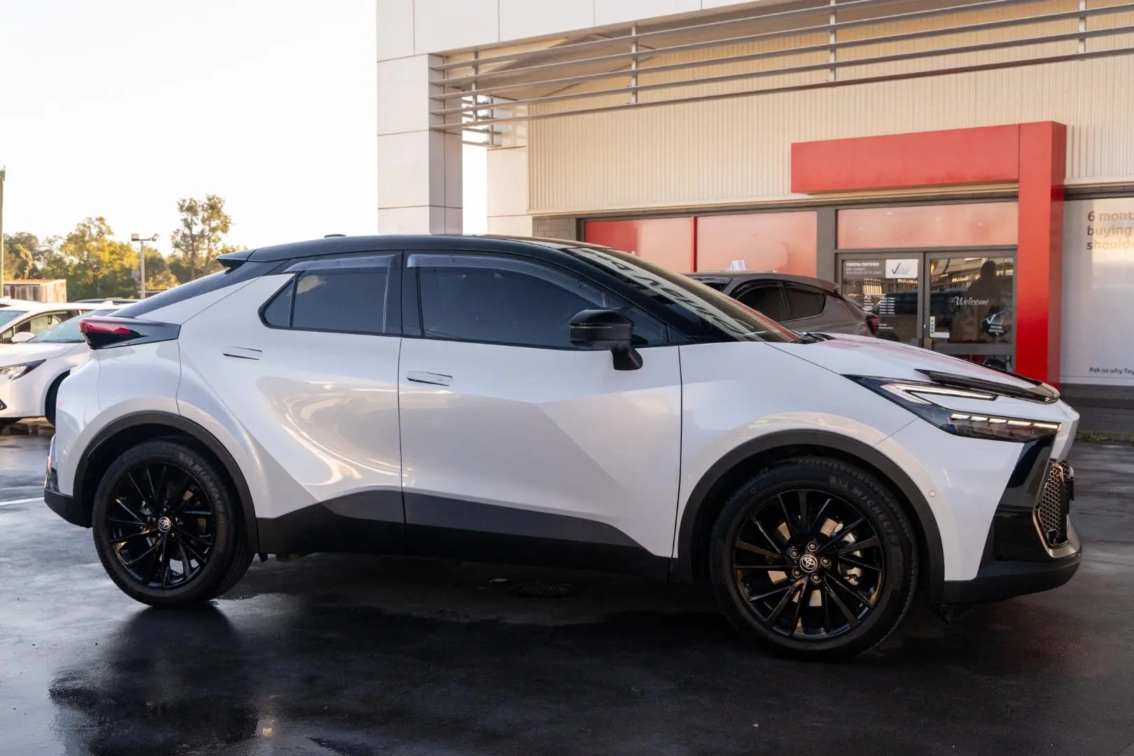 2025 Toyota C-HR Gallery Image 3