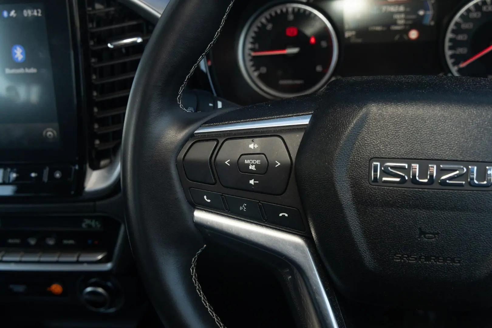 2023 Isuzu D-MAX Gallery Image 11
