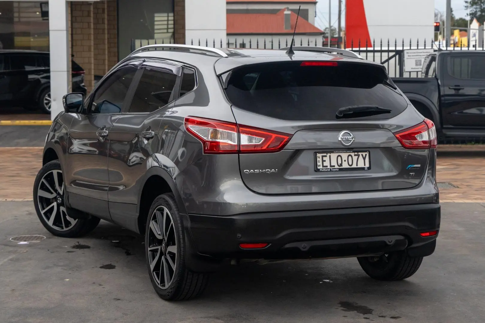 2016 Nissan QASHQAI Gallery Image 2