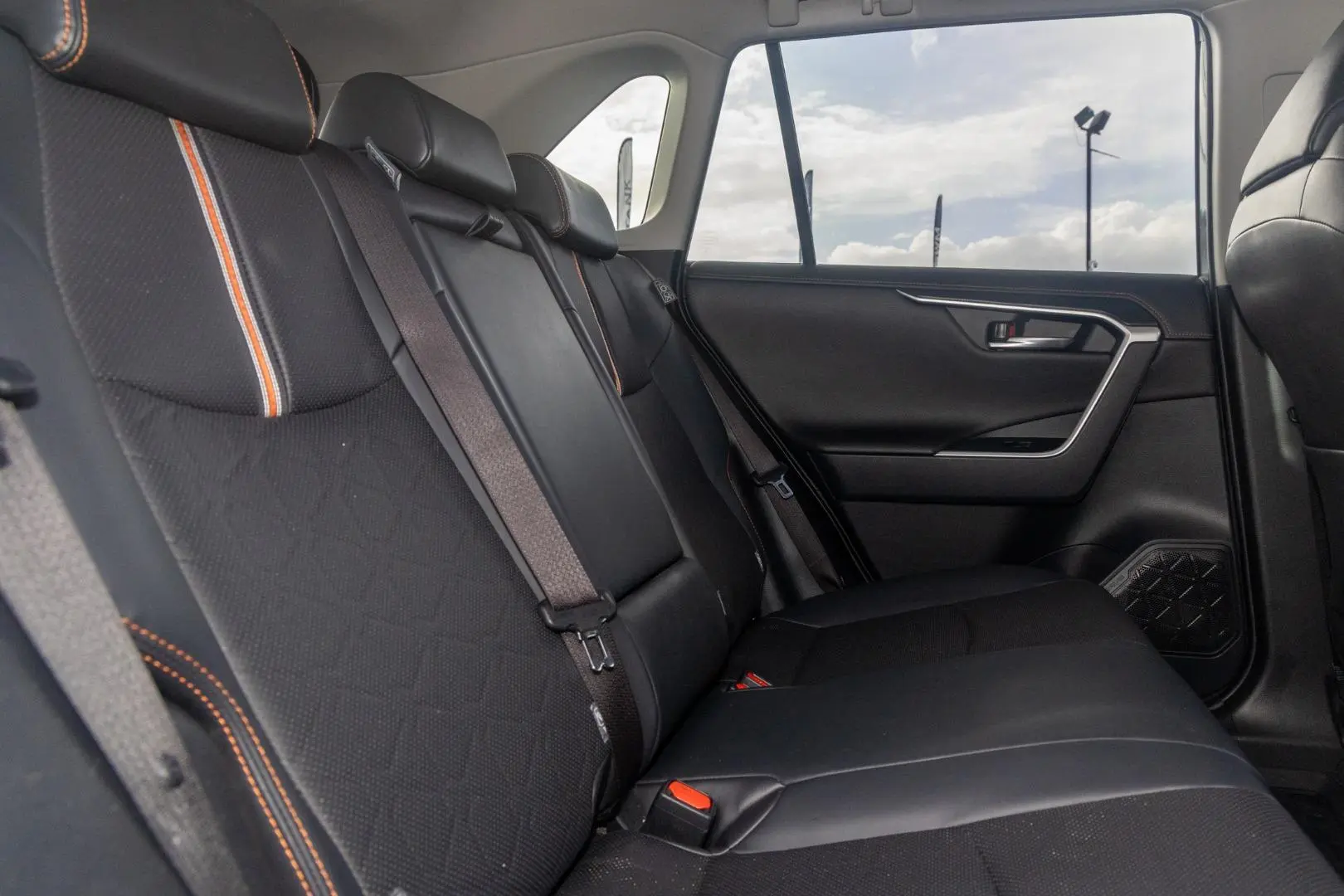 2019 Toyota RAV4 Gallery Image 9