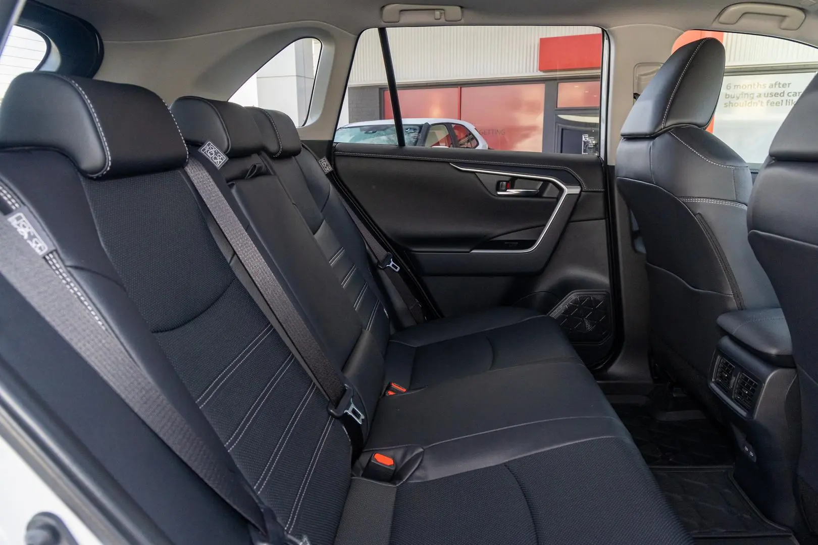 2025 Toyota RAV4 Gallery Image 9