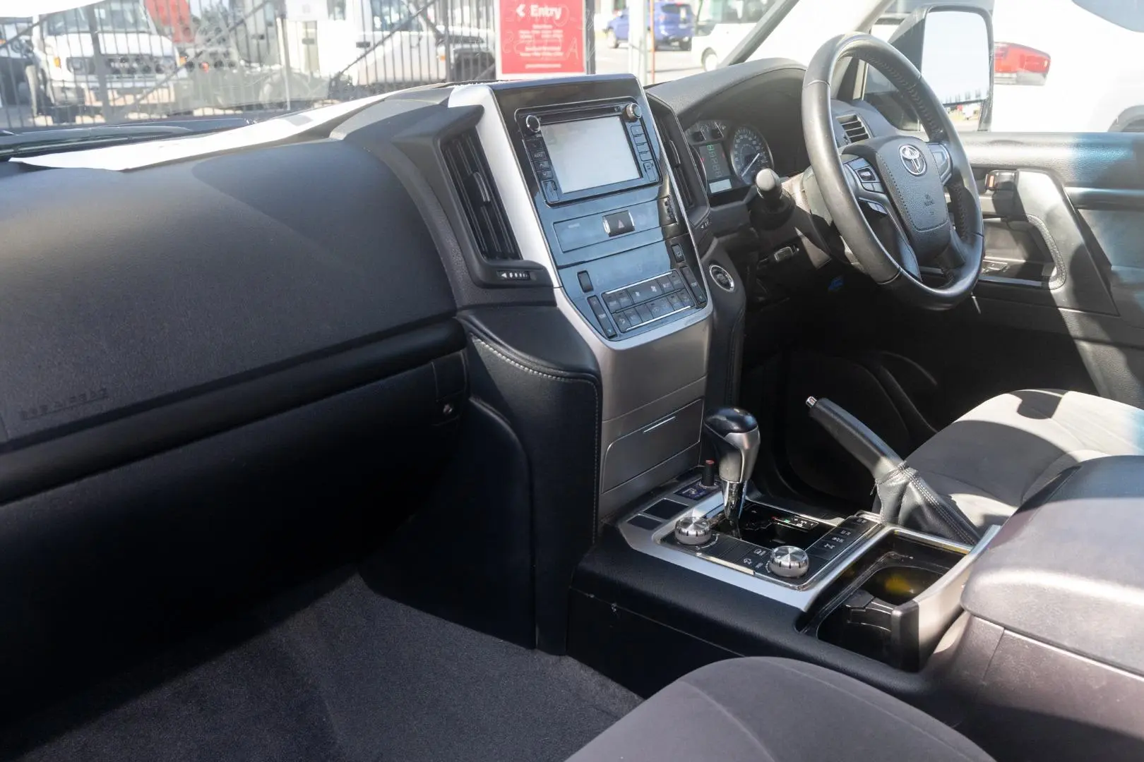 2017 Toyota Landcruiser Gallery Image 8