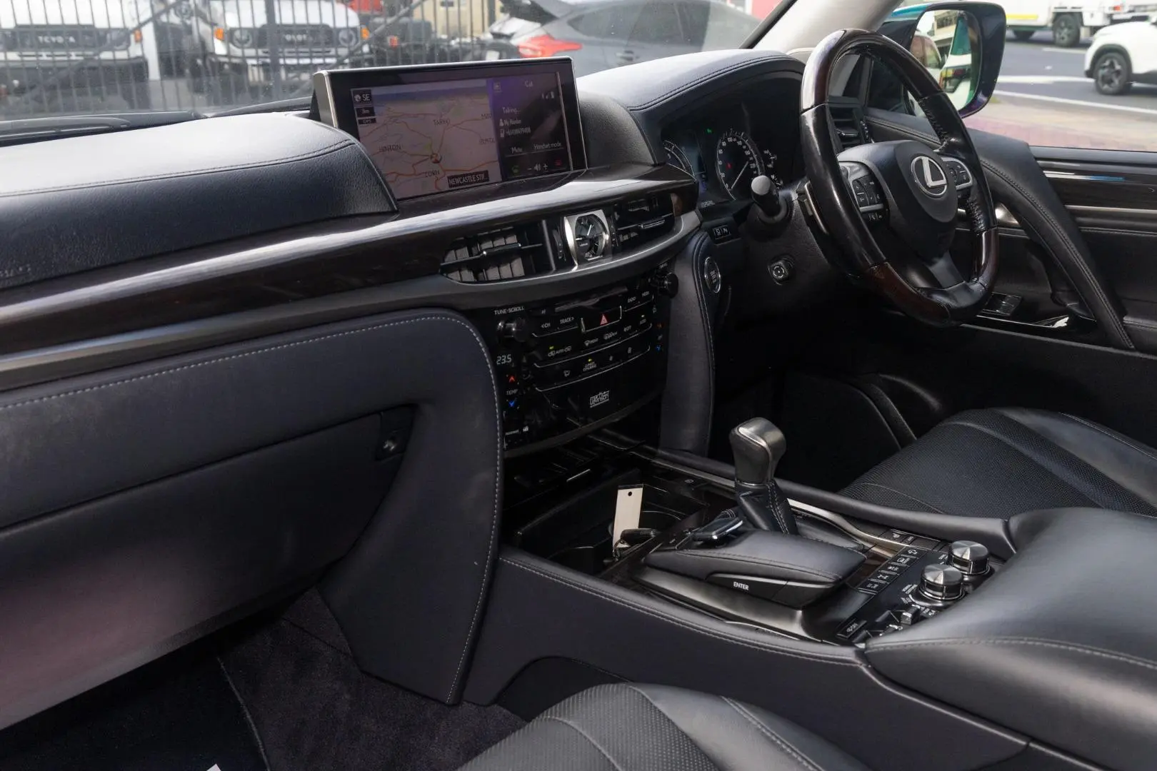 2017 Lexus LX Gallery Image 8