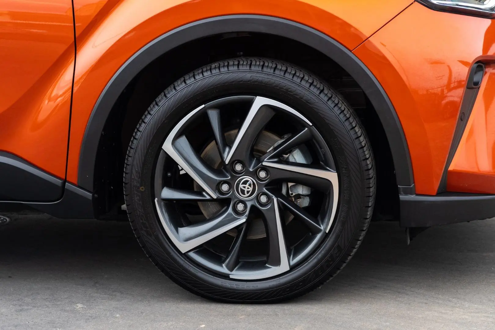 2020 Toyota C-HR Gallery Image 23