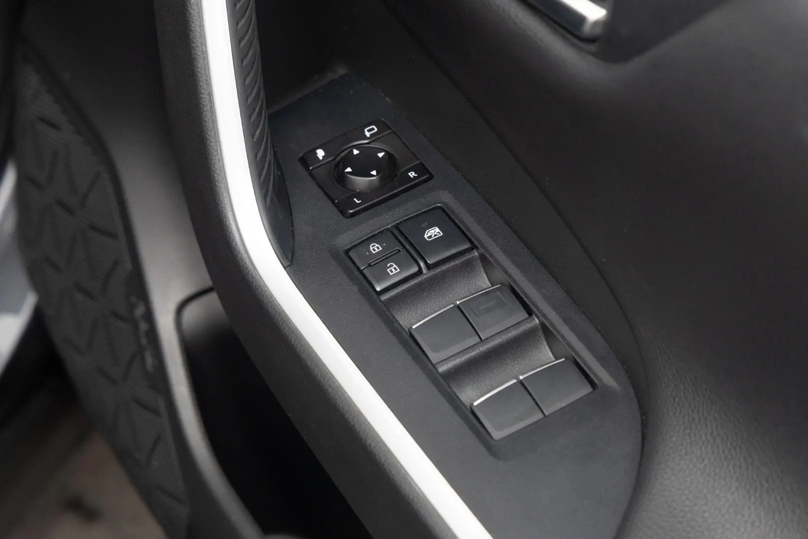 2020 Toyota RAV4 Gallery Image 18