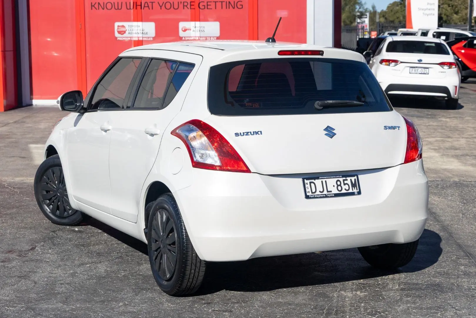 2016 Suzuki Swift Gallery Image 2