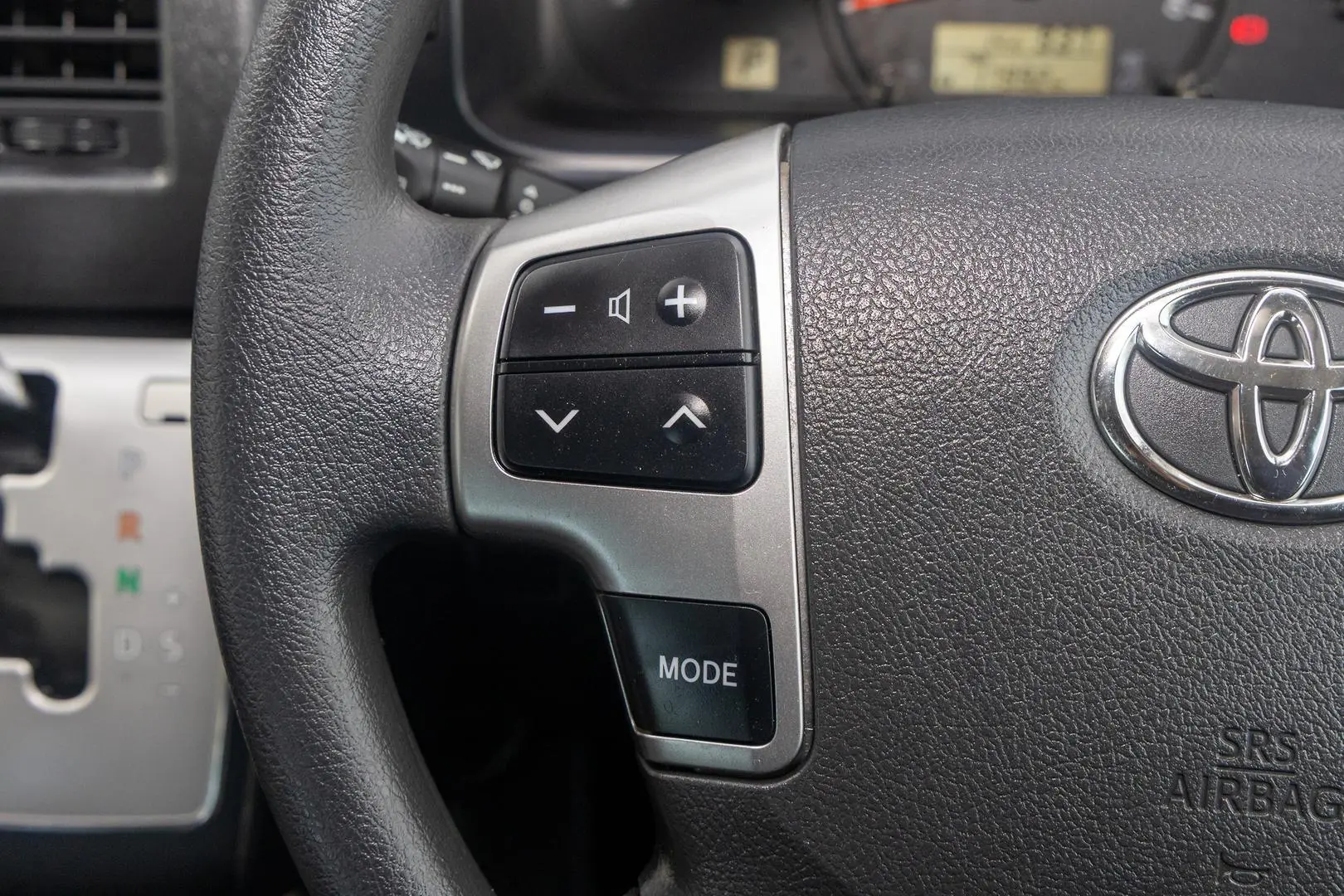 2015 Toyota Hiace Gallery Image 12