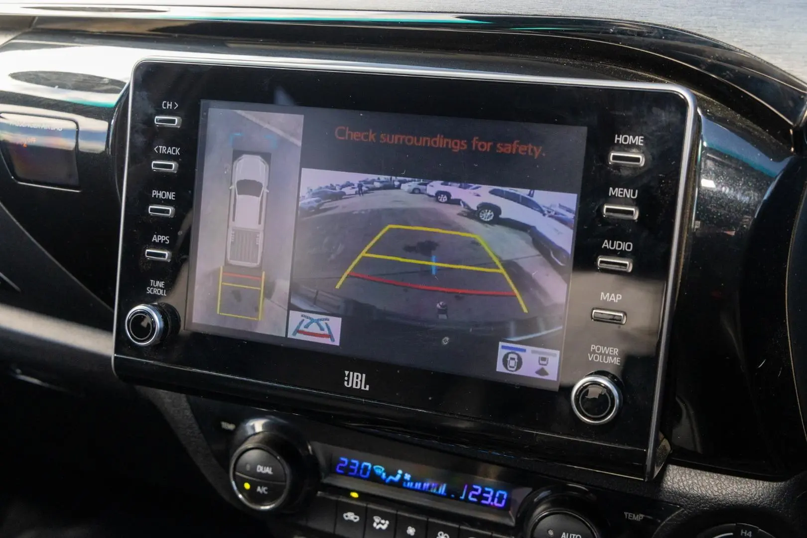 2022 Toyota Hilux Gallery Image 15