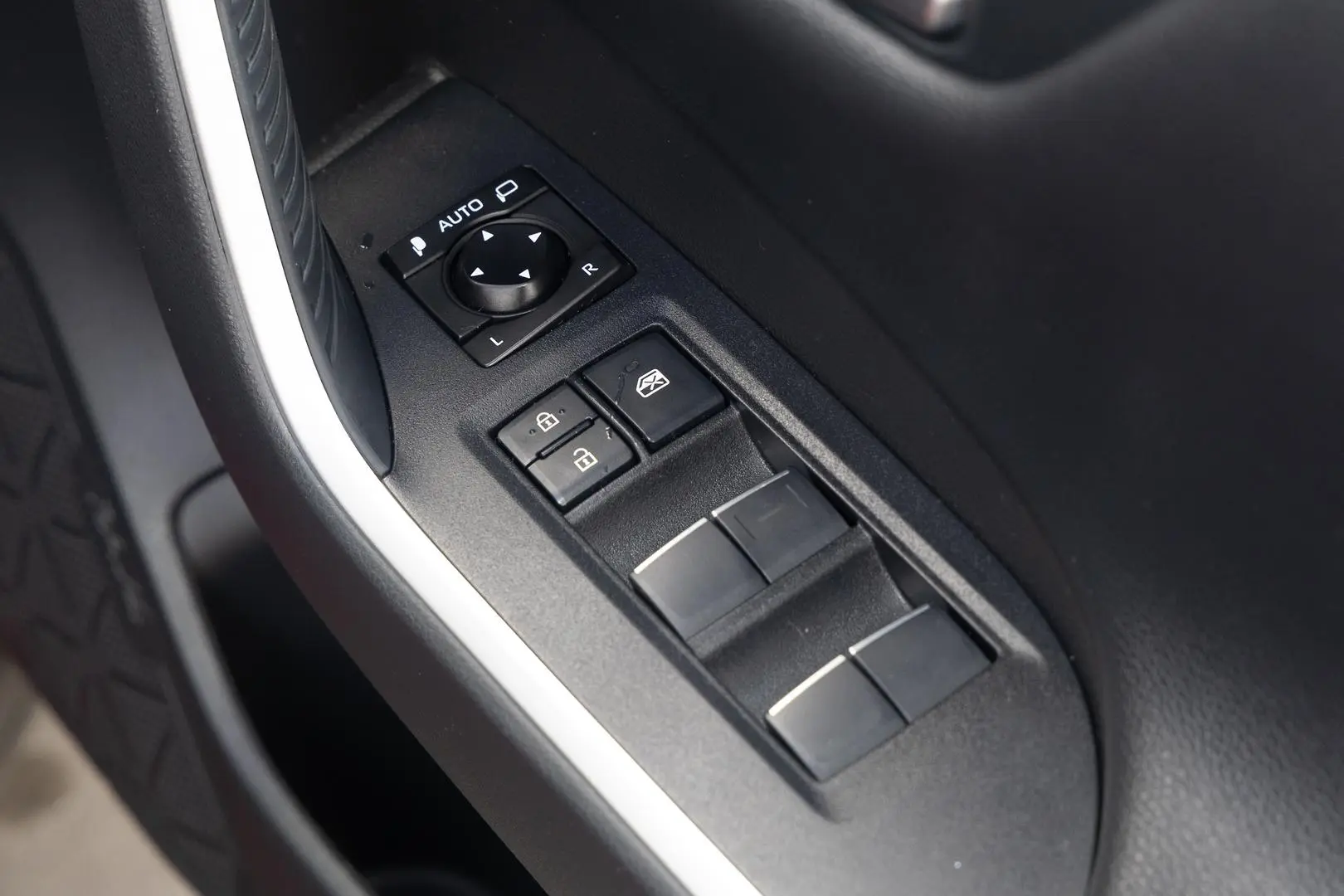 2020 Toyota RAV4 Gallery Image 18