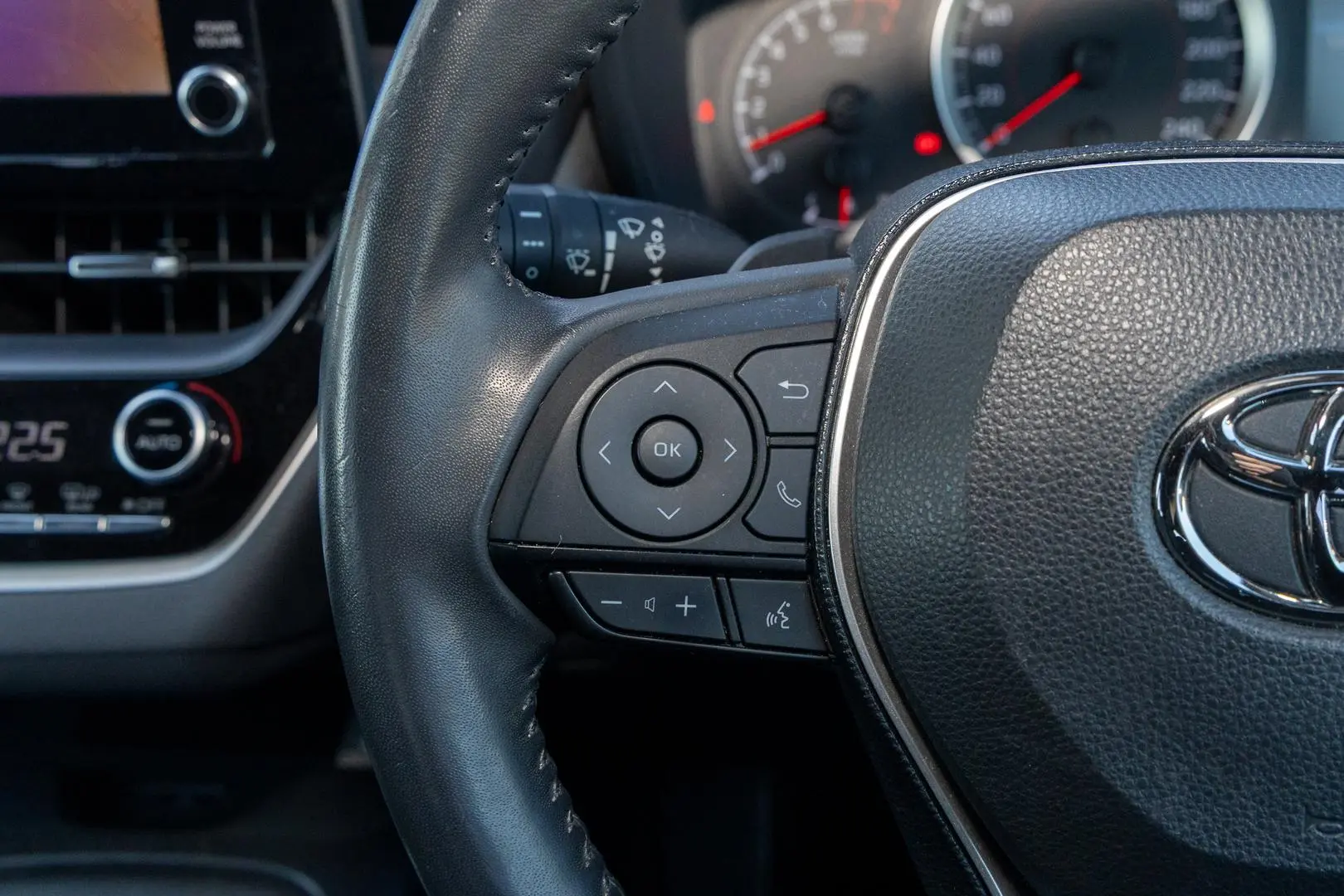 2020 Toyota Corolla Gallery Image 11
