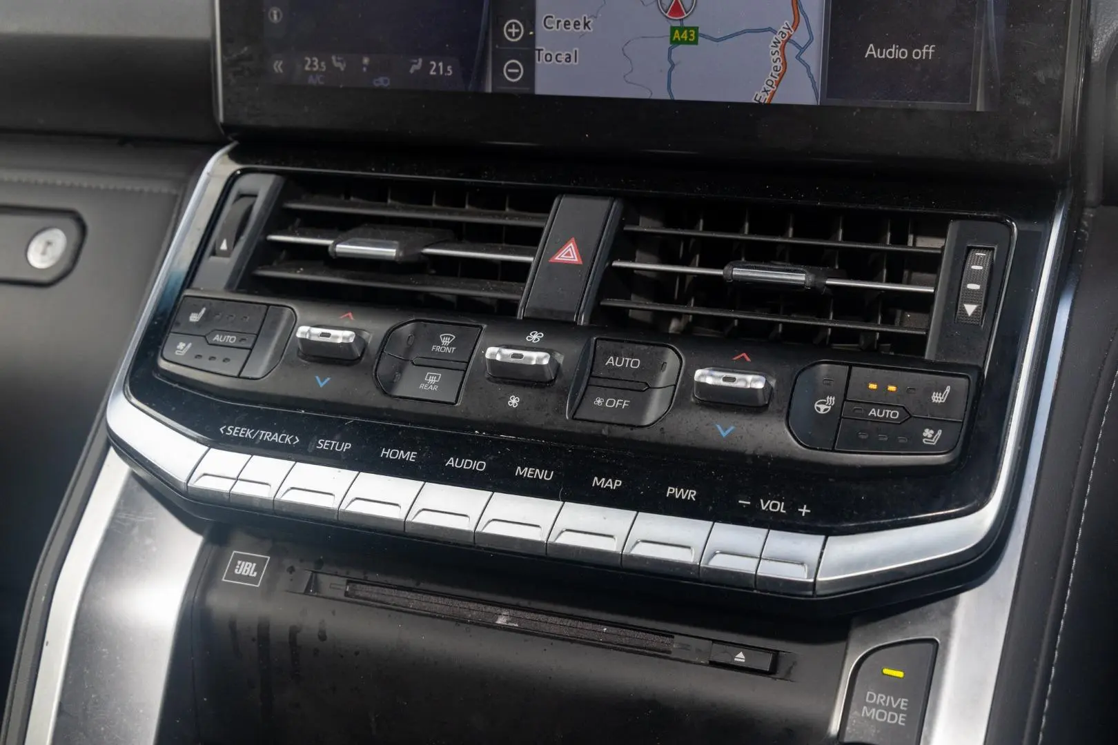 2022 Toyota Landcruiser Gallery Image 17