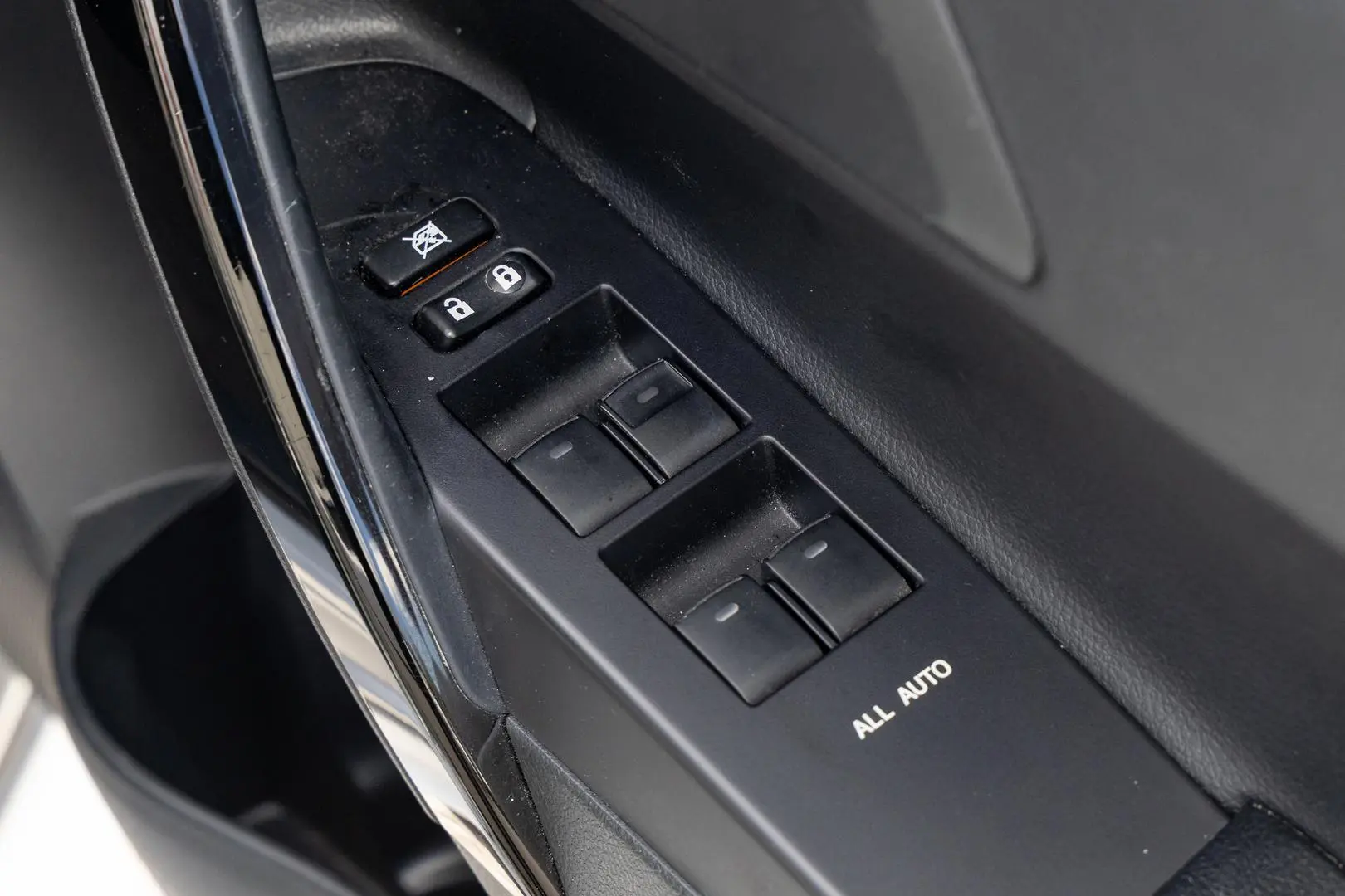 2017 Toyota Corolla Gallery Image 18