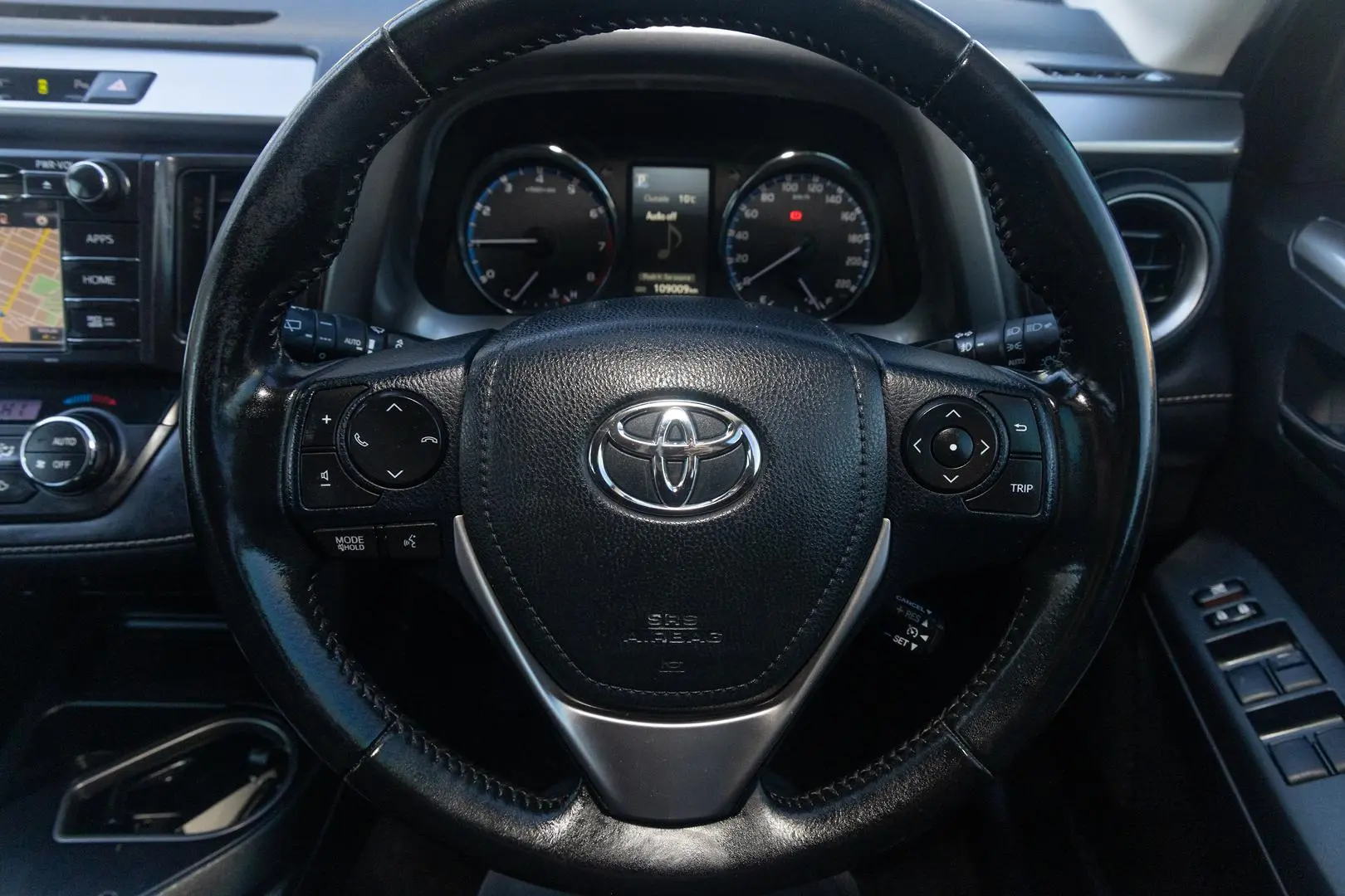 2017 Toyota RAV4 Gallery Image 10