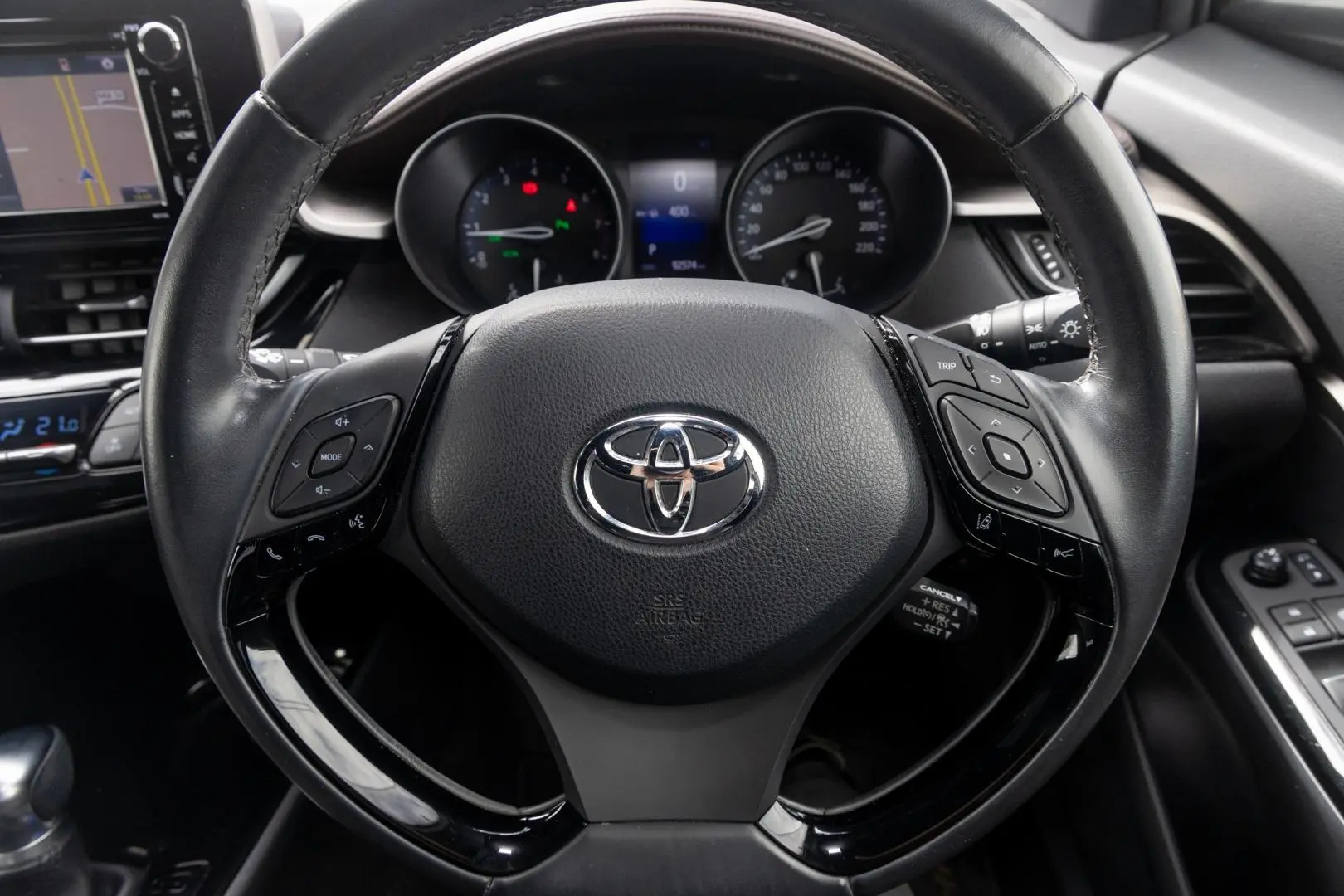 2018 Toyota C-HR Gallery Image 10