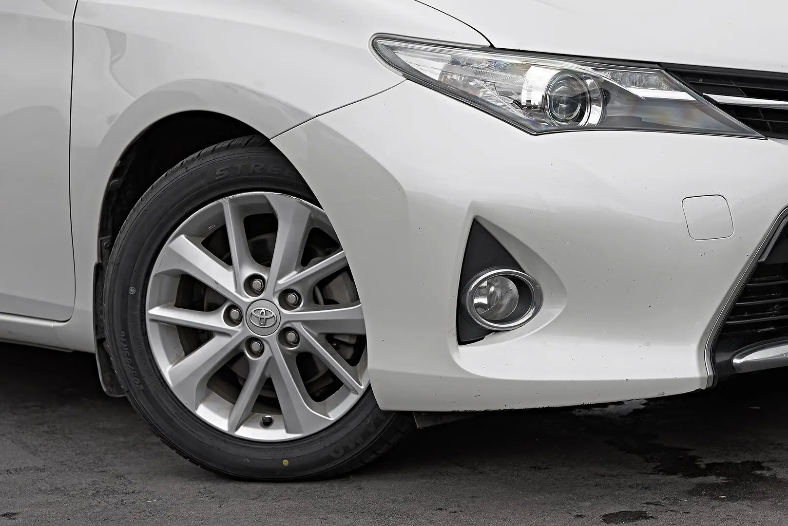 2014 Toyota Corolla Gallery Image 6