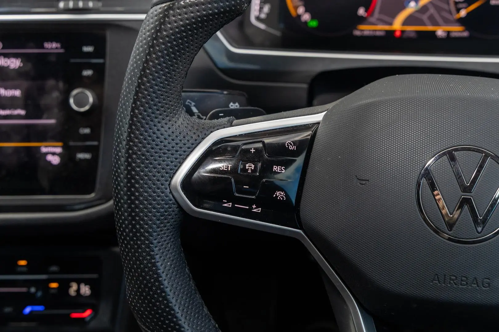 2023 Volkswagen Tiguan Gallery Image 11