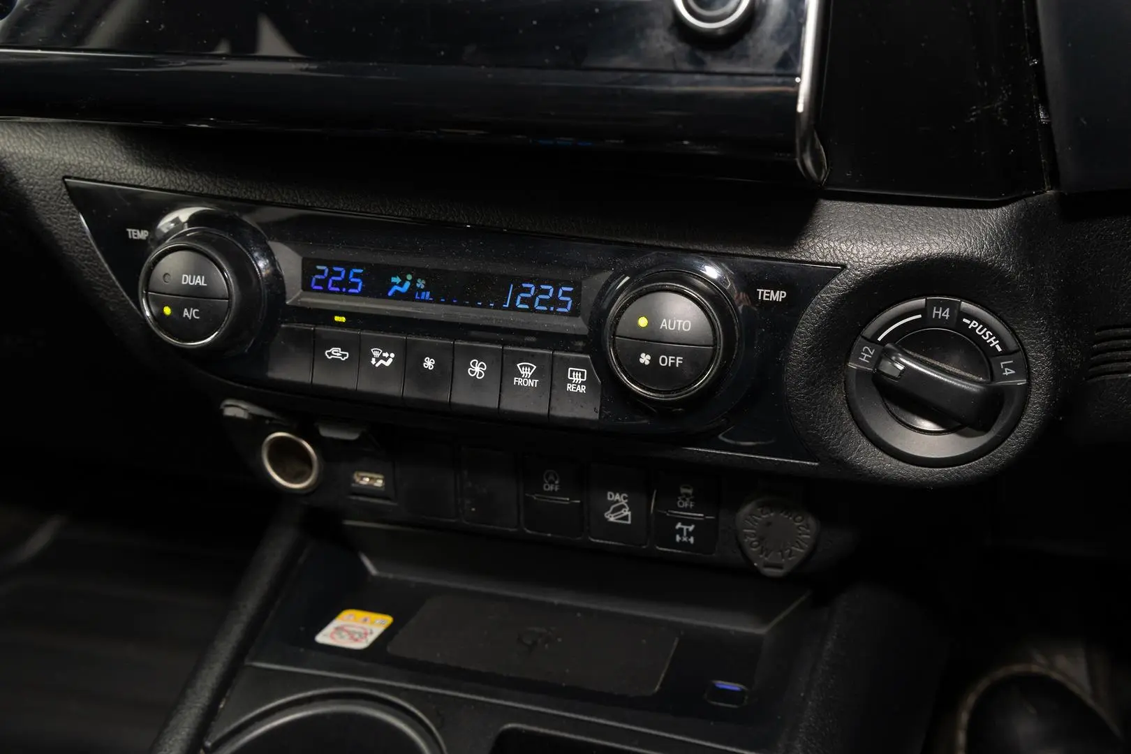 2024 Toyota Hilux Gallery Image 16