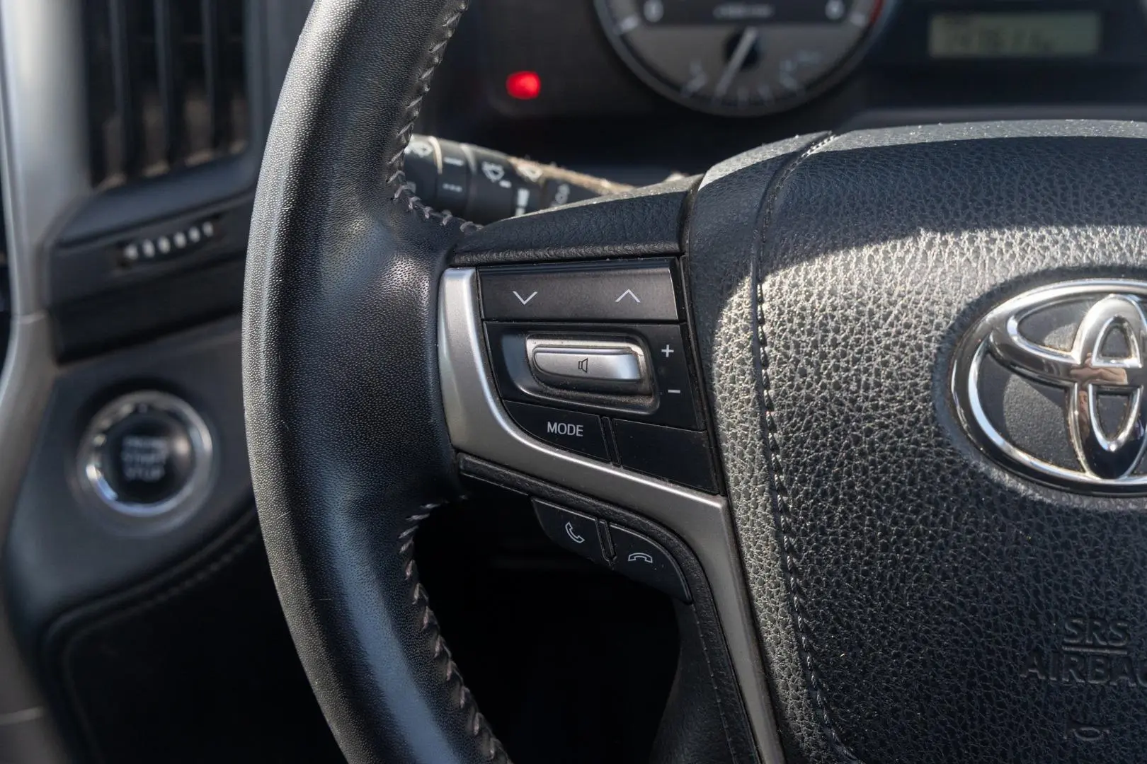 2017 Toyota Landcruiser Gallery Image 11
