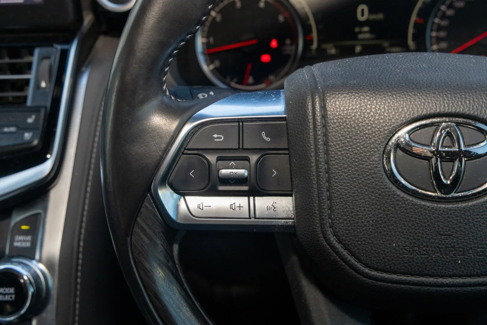 2022 Toyota Landcruiser Gallery Image 11