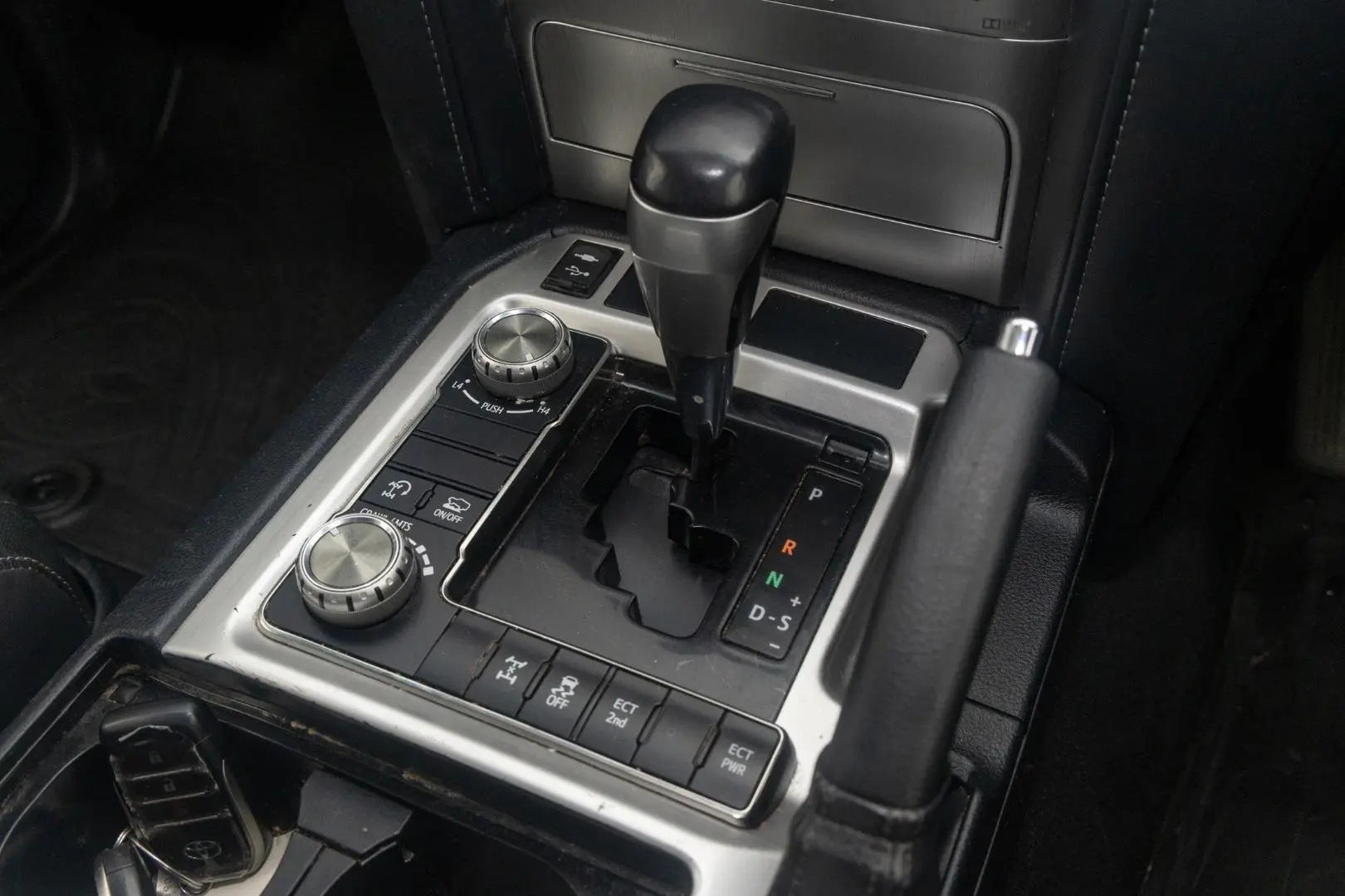 2019 Toyota Landcruiser Gallery Image 17